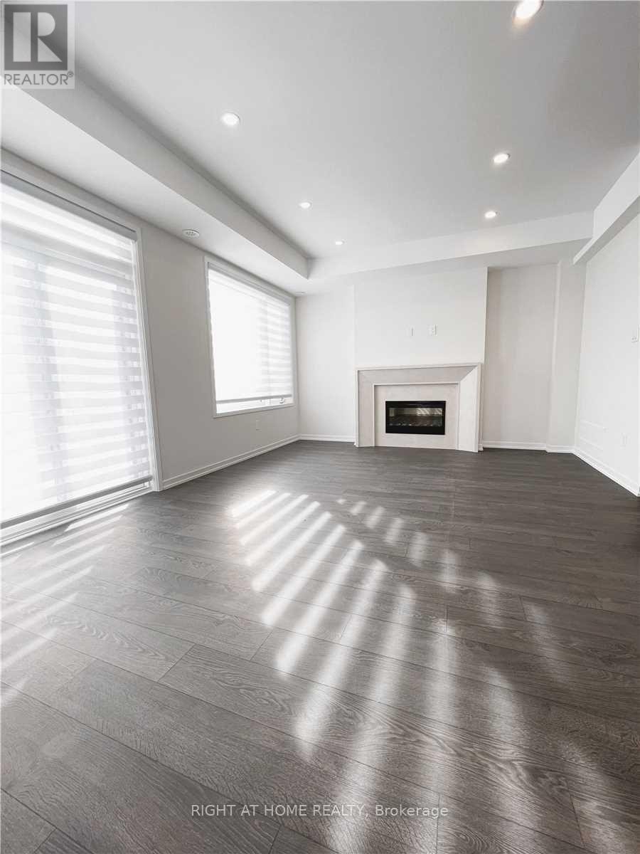 












125 CRIMSON FOREST DRIVE

,
Vaughan (Patterson),




Ontario
L6A5C4

