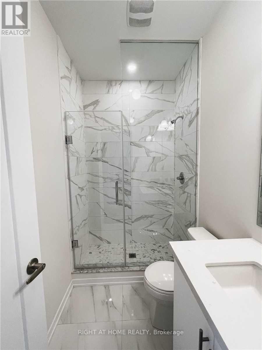 












125 CRIMSON FOREST DRIVE

,
Vaughan (Patterson),




Ontario
L6A5C4

