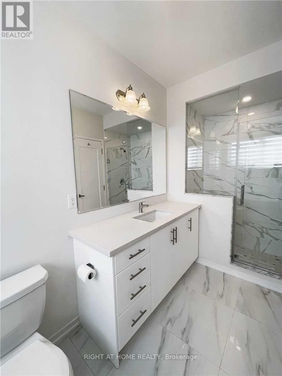 












125 CRIMSON FOREST DRIVE

,
Vaughan (Patterson),




Ontario
L6A5C4

