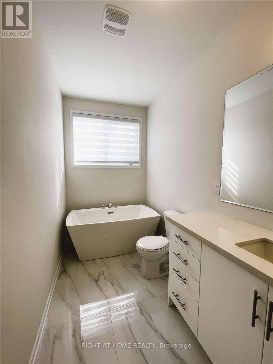 












125 CRIMSON FOREST DRIVE

,
Vaughan (Patterson),




Ontario
L6A5C4

