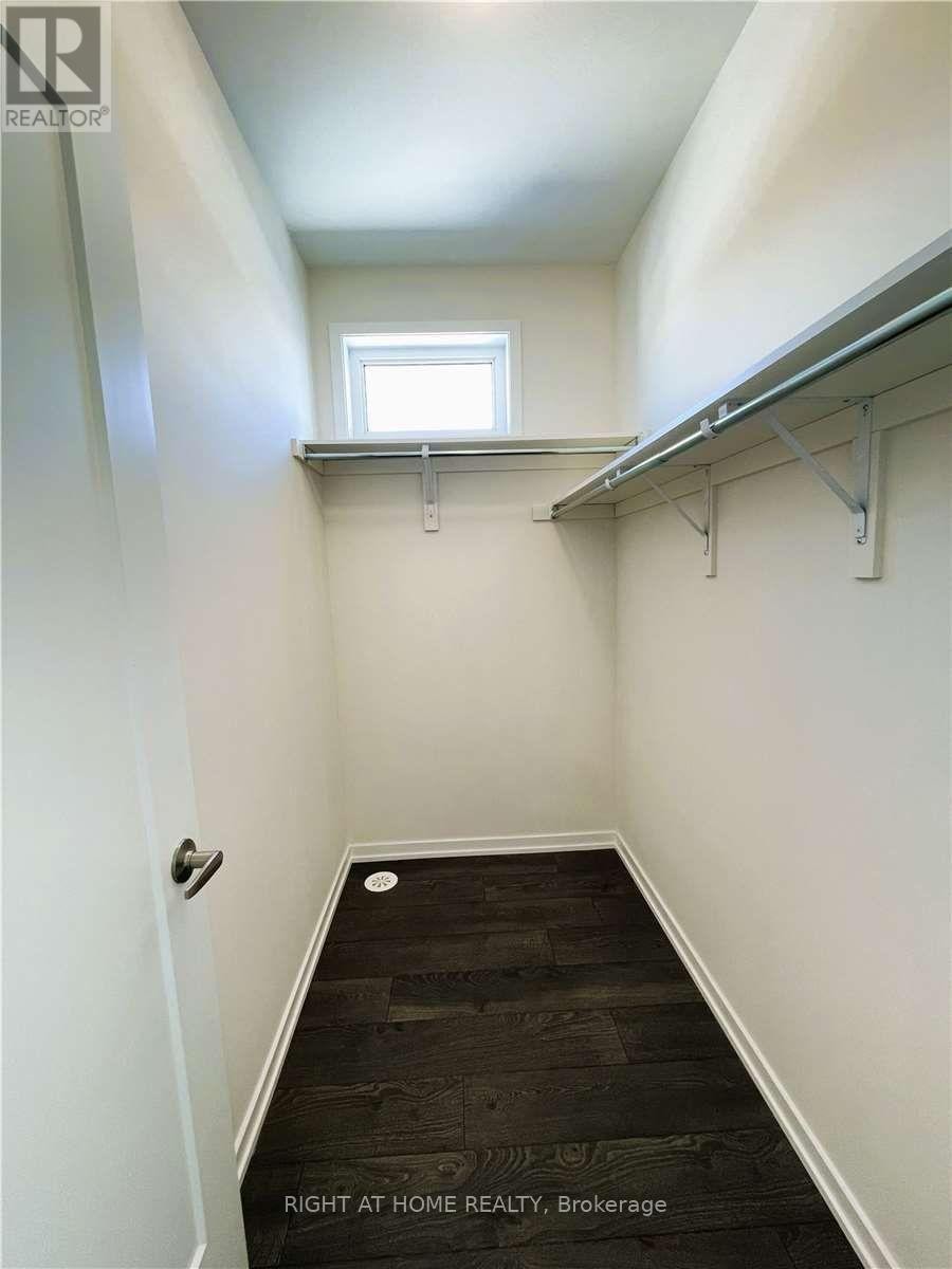 












125 CRIMSON FOREST DRIVE

,
Vaughan (Patterson),




Ontario
L6A5C4

