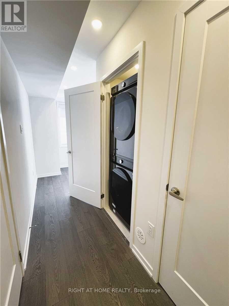 












125 CRIMSON FOREST DRIVE

,
Vaughan (Patterson),




Ontario
L6A5C4

