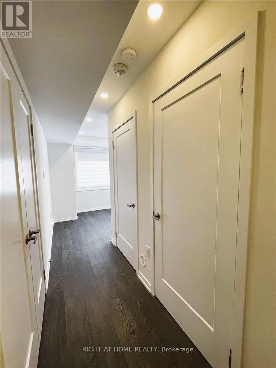 












125 CRIMSON FOREST DRIVE

,
Vaughan (Patterson),




Ontario
L6A5C4


