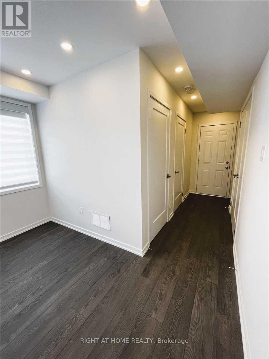 












125 CRIMSON FOREST DRIVE

,
Vaughan (Patterson),




Ontario
L6A5C4

