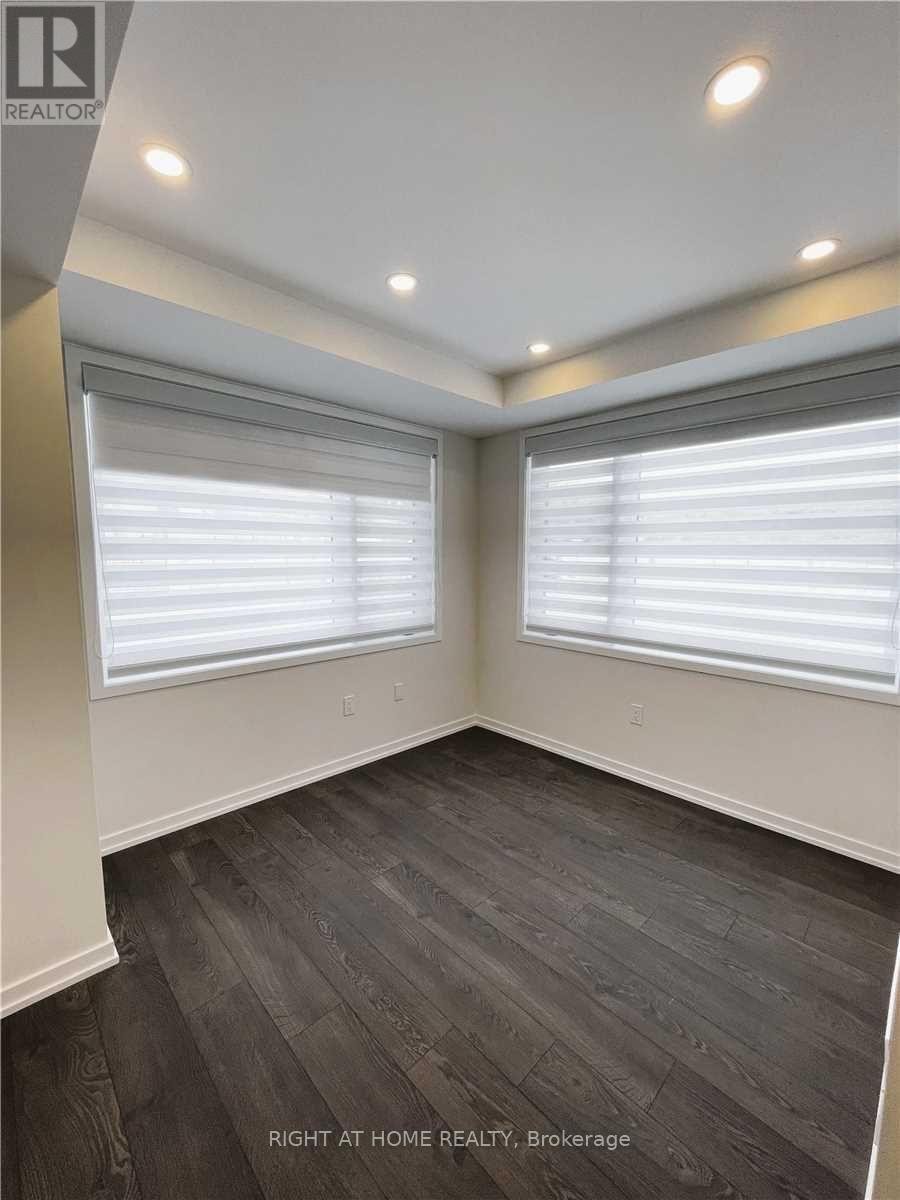 












125 CRIMSON FOREST DRIVE

,
Vaughan (Patterson),




Ontario
L6A5C4

