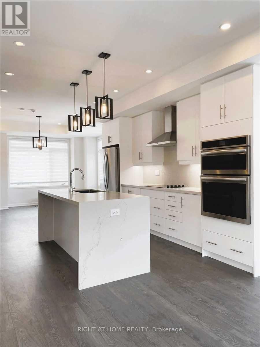 












125 CRIMSON FOREST DRIVE

,
Vaughan (Patterson),




Ontario
L6A5C4

