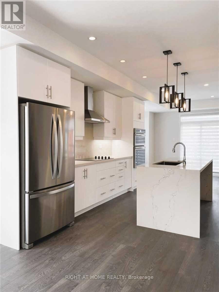 












125 CRIMSON FOREST DRIVE

,
Vaughan (Patterson),




Ontario
L6A5C4

