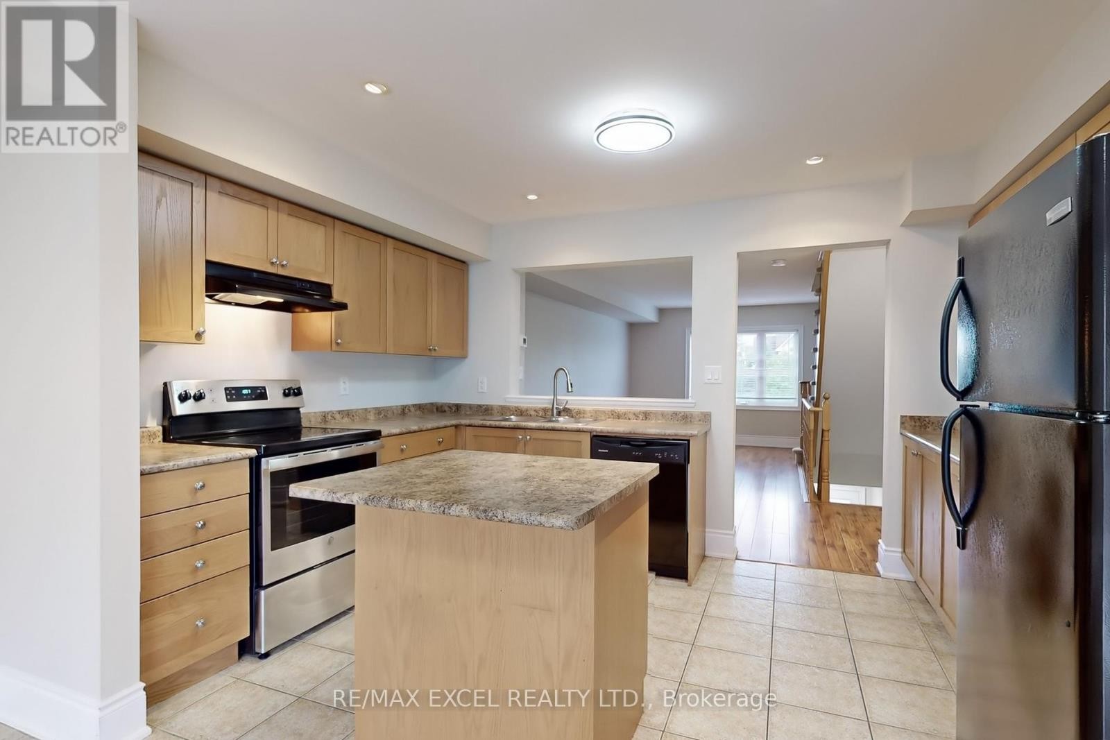 












74 SANCTUARY WAY

,
Markham (Greensborough),




Ontario
L6E0C2

