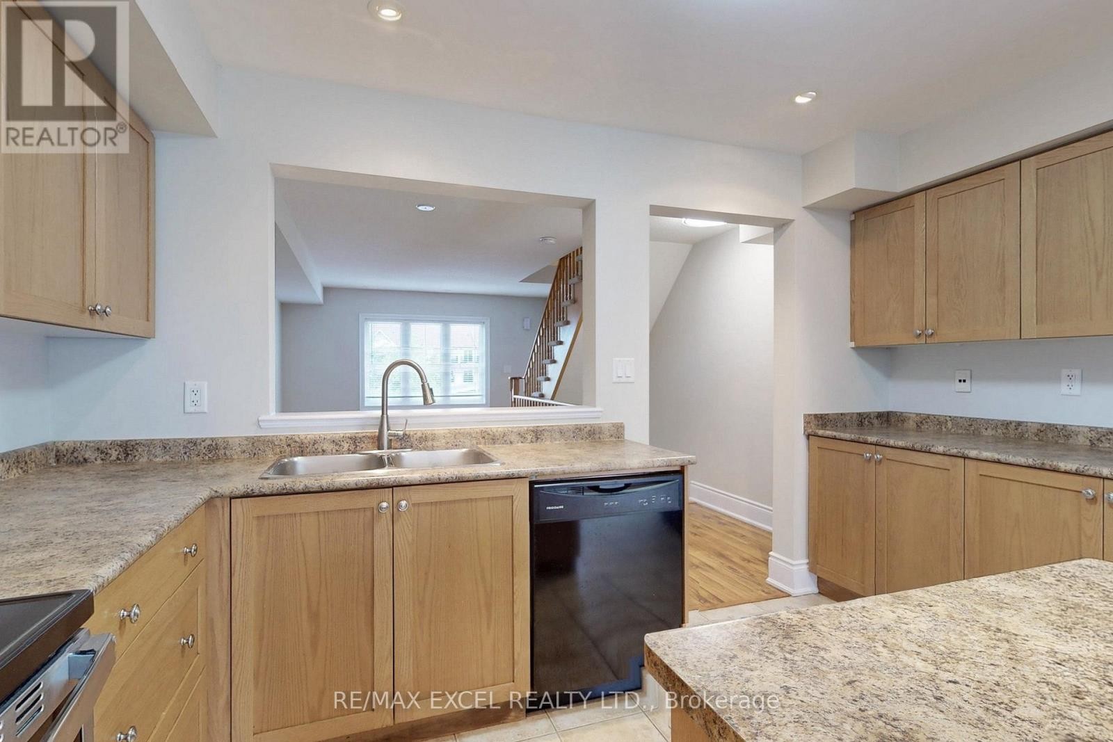 












74 SANCTUARY WAY

,
Markham (Greensborough),




Ontario
L6E0C2

