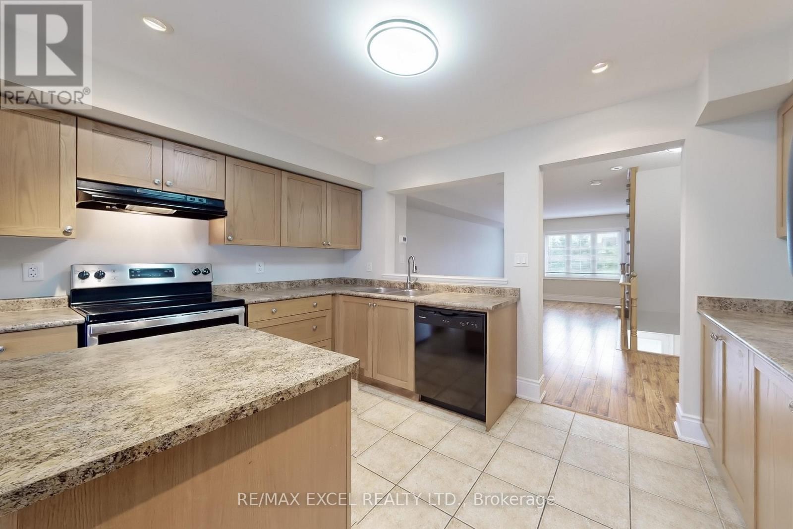 












74 SANCTUARY WAY

,
Markham (Greensborough),




Ontario
L6E0C2


