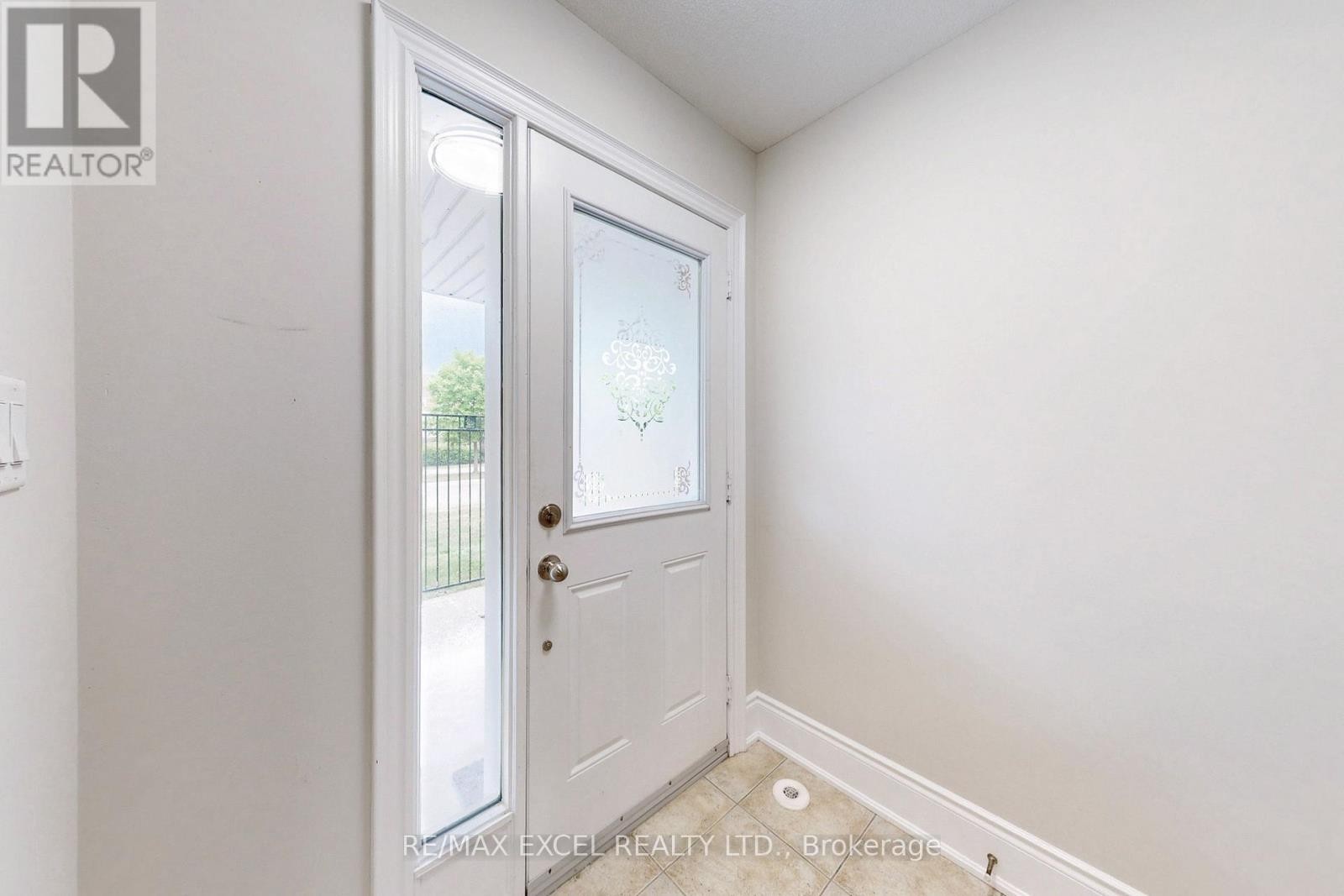 












74 SANCTUARY WAY

,
Markham (Greensborough),




Ontario
L6E0C2

