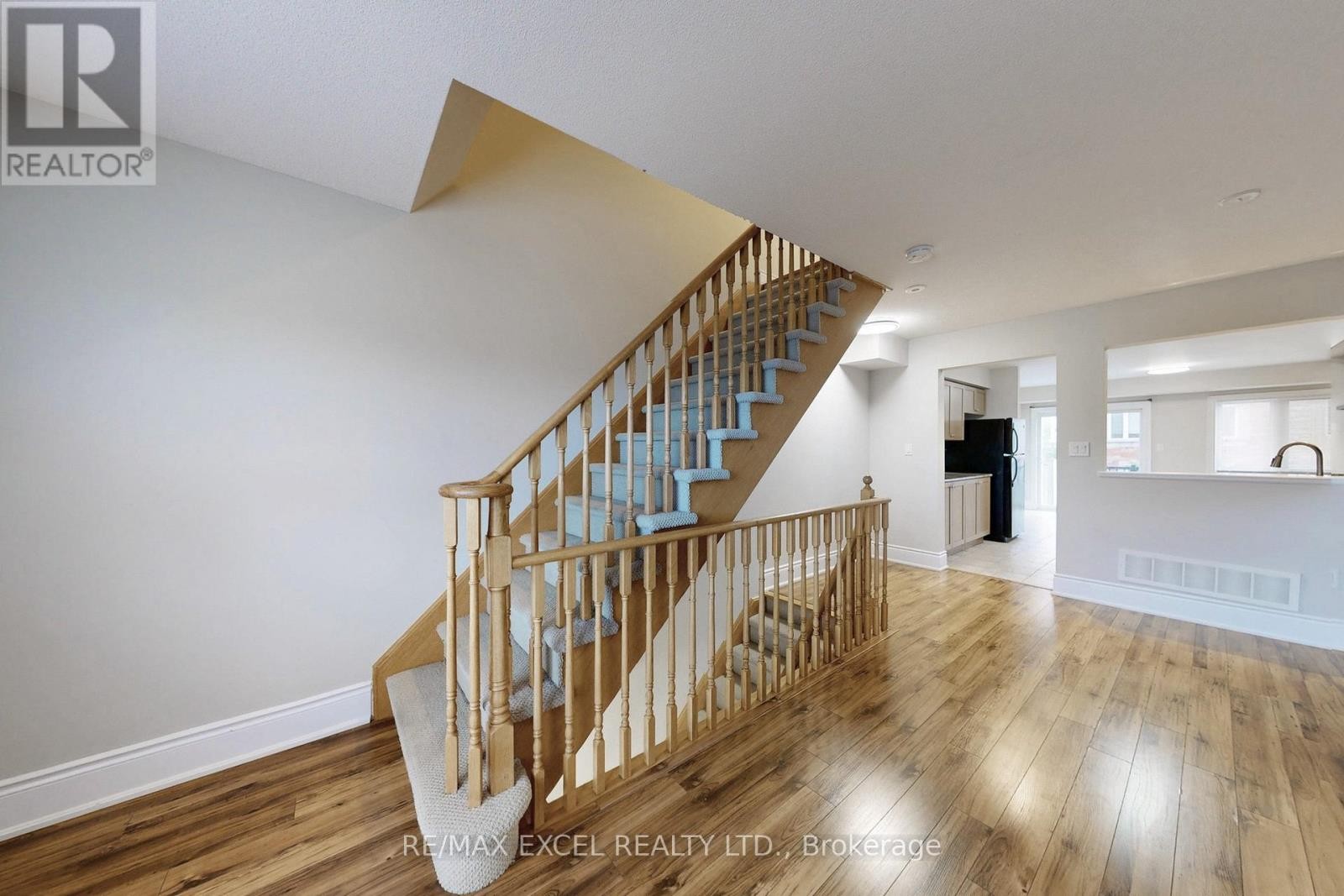 












74 SANCTUARY WAY

,
Markham (Greensborough),




Ontario
L6E0C2


