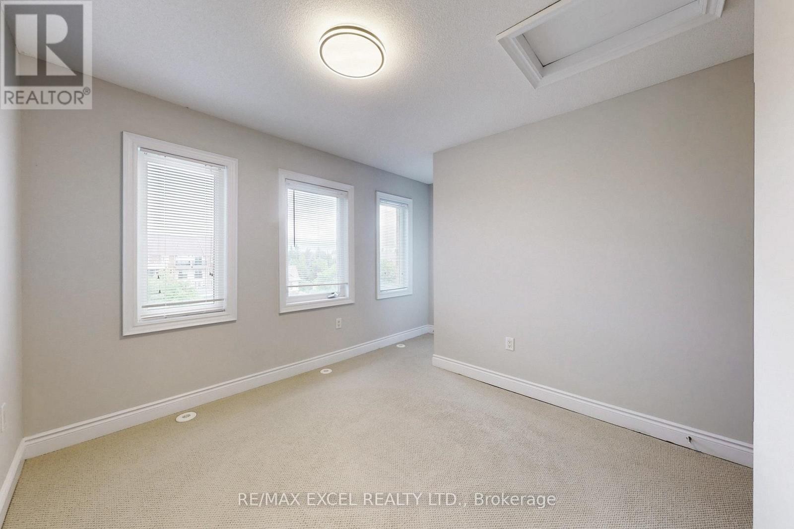 












74 SANCTUARY WAY

,
Markham (Greensborough),




Ontario
L6E0C2

