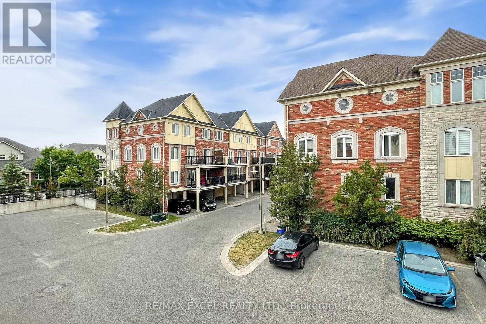 












74 SANCTUARY WAY

,
Markham (Greensborough),




Ontario
L6E0C2

