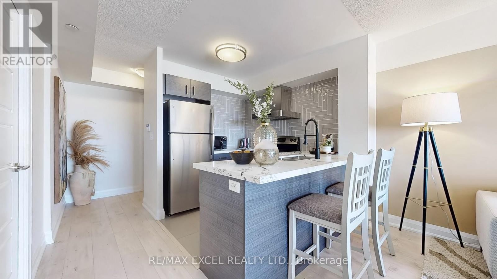 












1210 - 1 UPTOWN DRIVE

,
Markham (Unionville),




Ontario
L3R5C1

