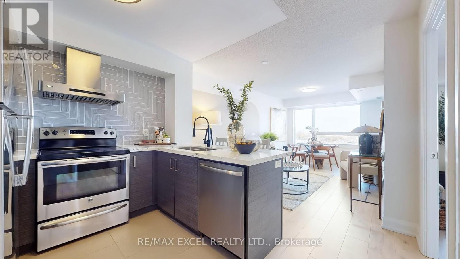 












1210 - 1 UPTOWN DRIVE

,
Markham (Unionville),




Ontario
L3R5C1

