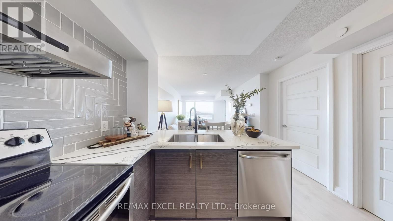 












1210 - 1 UPTOWN DRIVE

,
Markham (Unionville),




Ontario
L3R5C1

