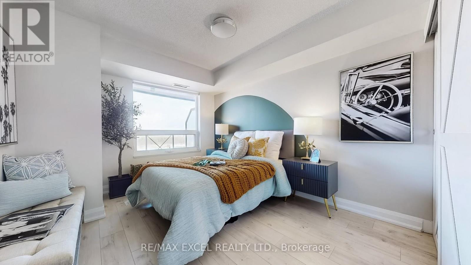 












1210 - 1 UPTOWN DRIVE

,
Markham (Unionville),




Ontario
L3R5C1

