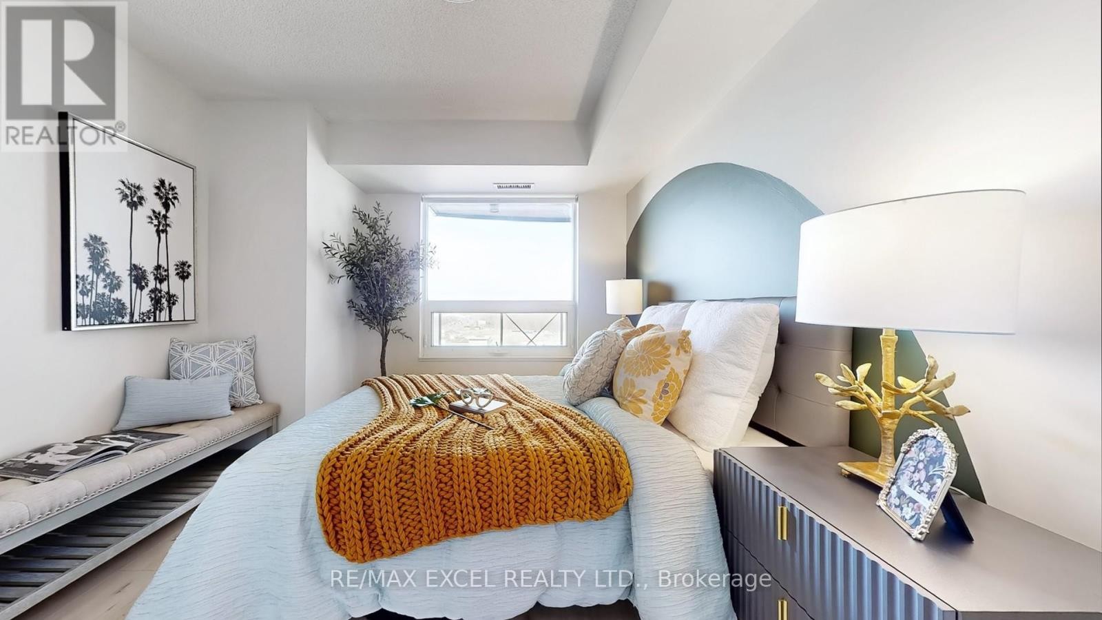












1210 - 1 UPTOWN DRIVE

,
Markham (Unionville),




Ontario
L3R5C1

