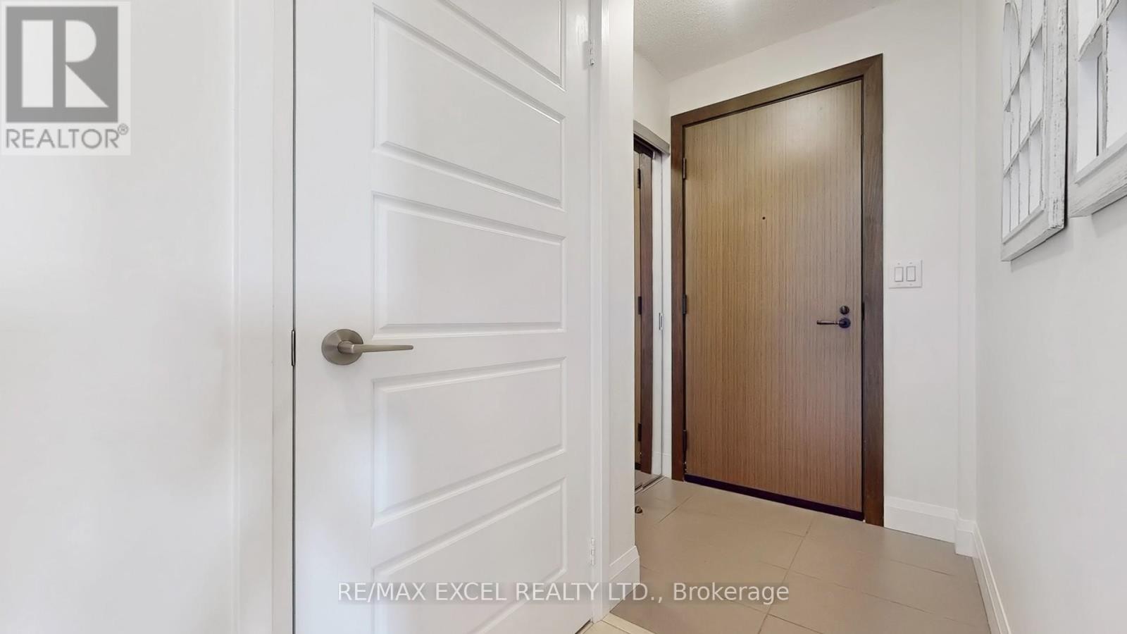 












1210 - 1 UPTOWN DRIVE

,
Markham (Unionville),




Ontario
L3R5C1

