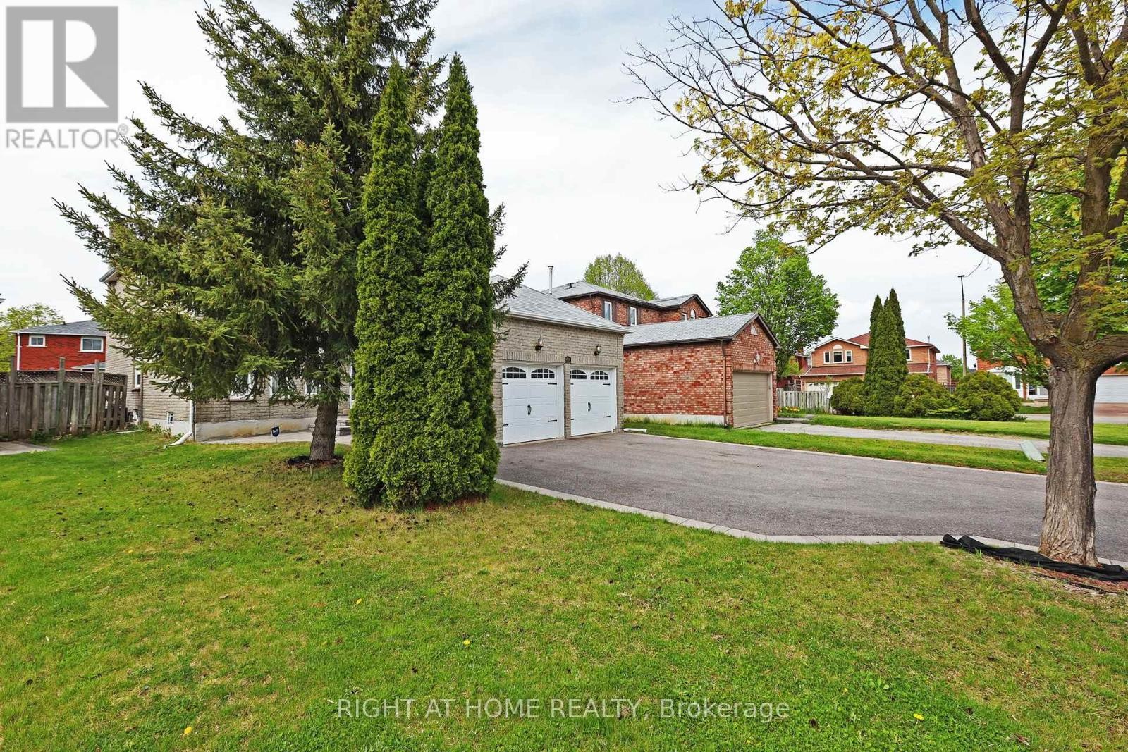 












4 DEENA PLACE

,
Markham (Middlefield),




Ontario
L3S3C6

