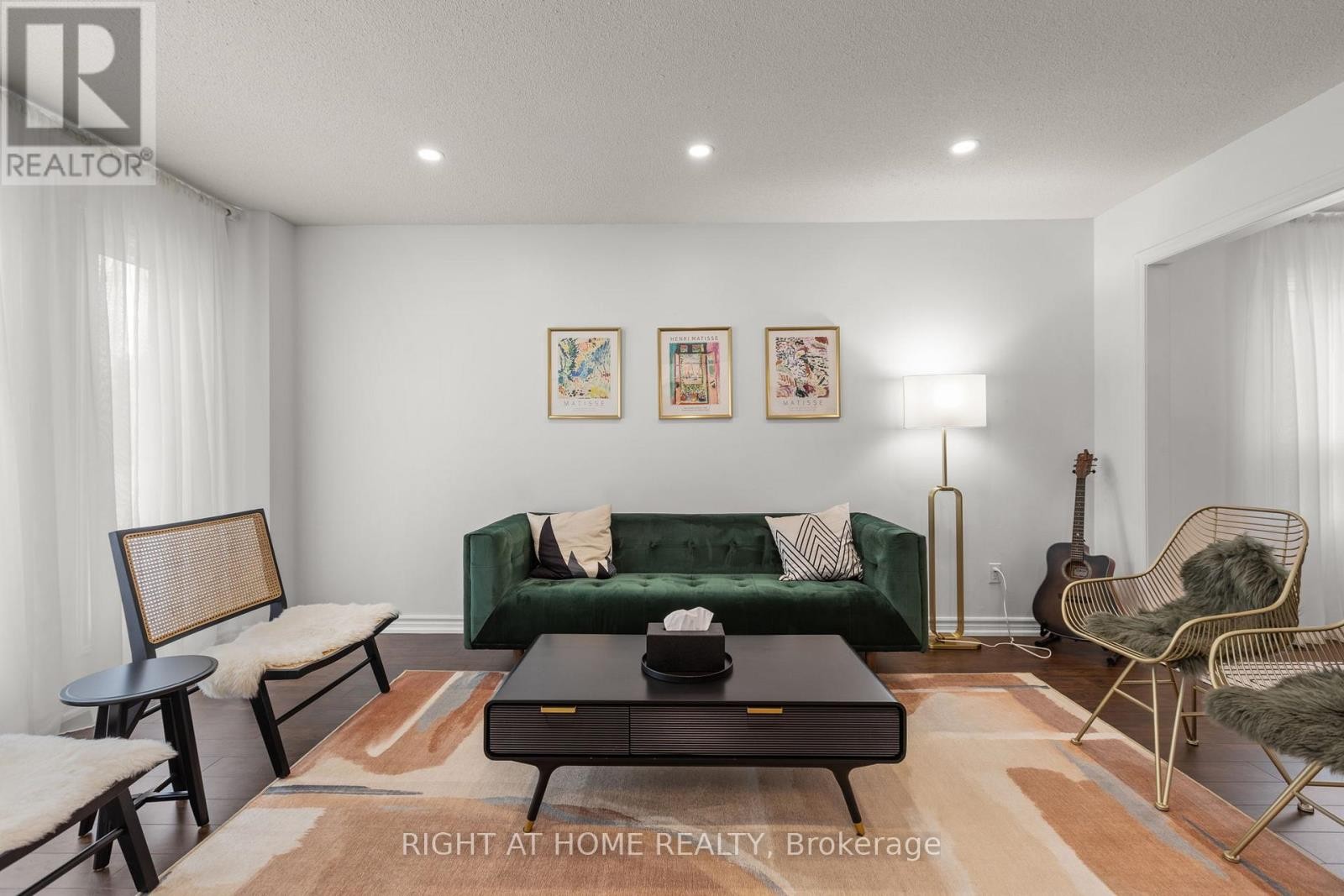 












4 DEENA PLACE

,
Markham (Middlefield),




Ontario
L3S3C6

