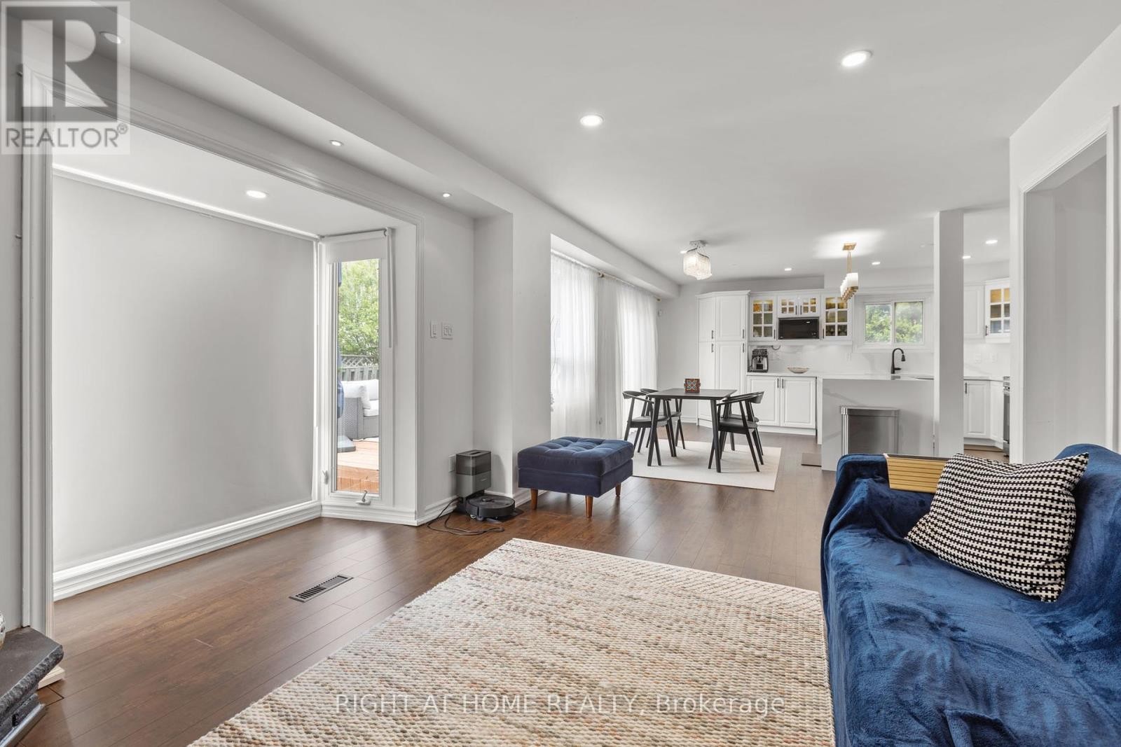 












4 DEENA PLACE

,
Markham (Middlefield),




Ontario
L3S3C6

