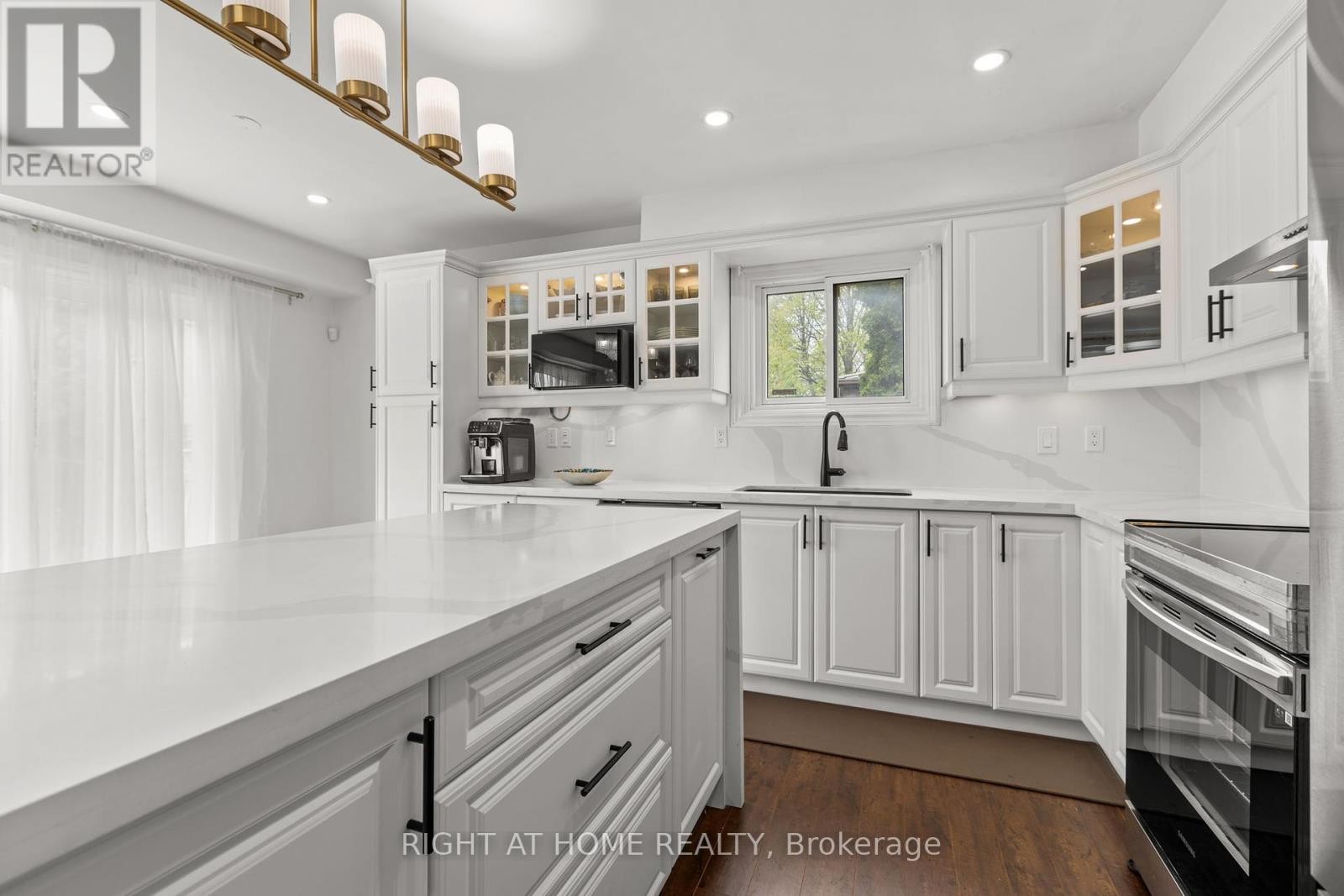 












4 DEENA PLACE

,
Markham (Middlefield),




Ontario
L3S3C6

