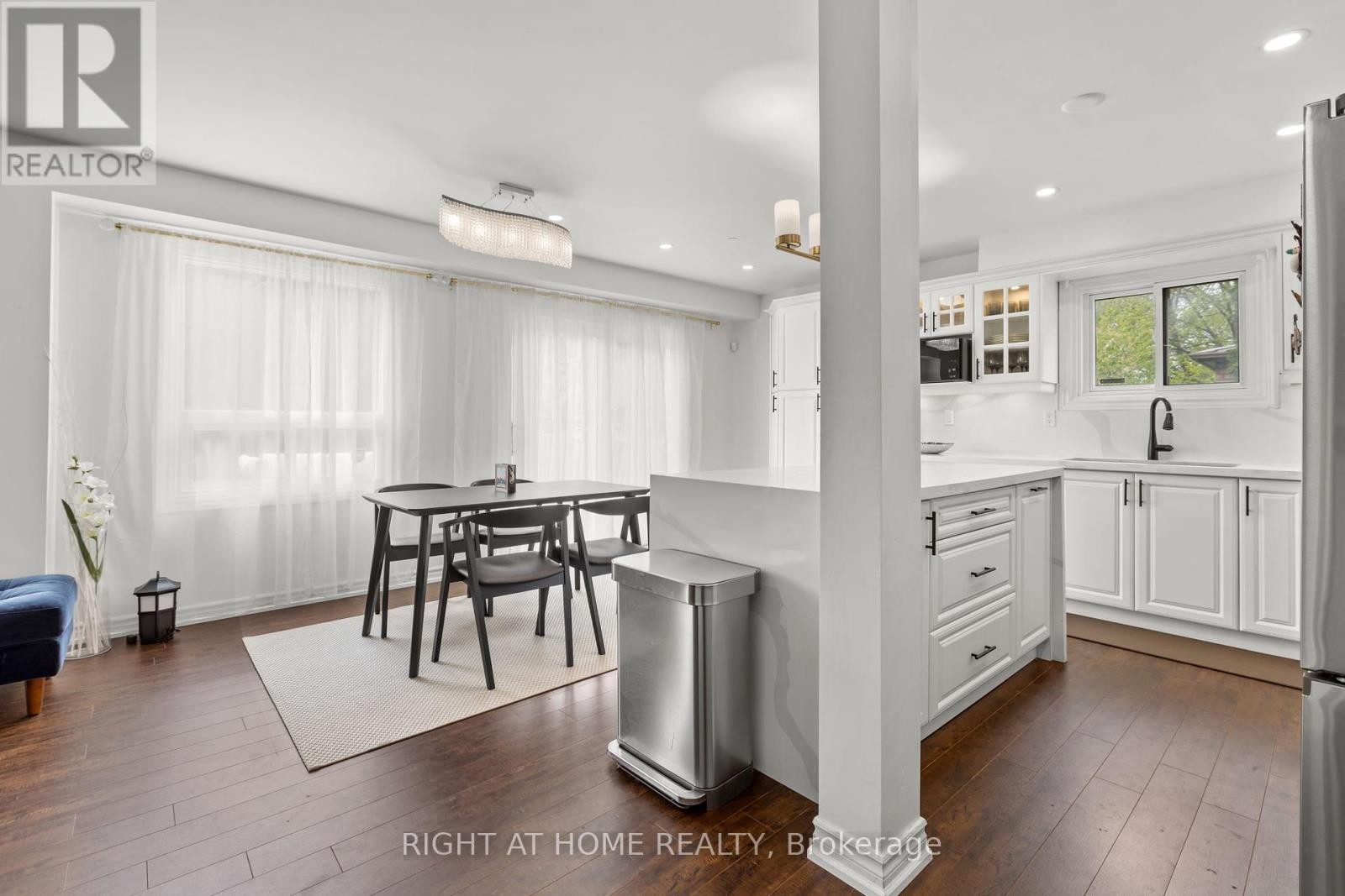 












4 DEENA PLACE

,
Markham (Middlefield),




Ontario
L3S3C6

