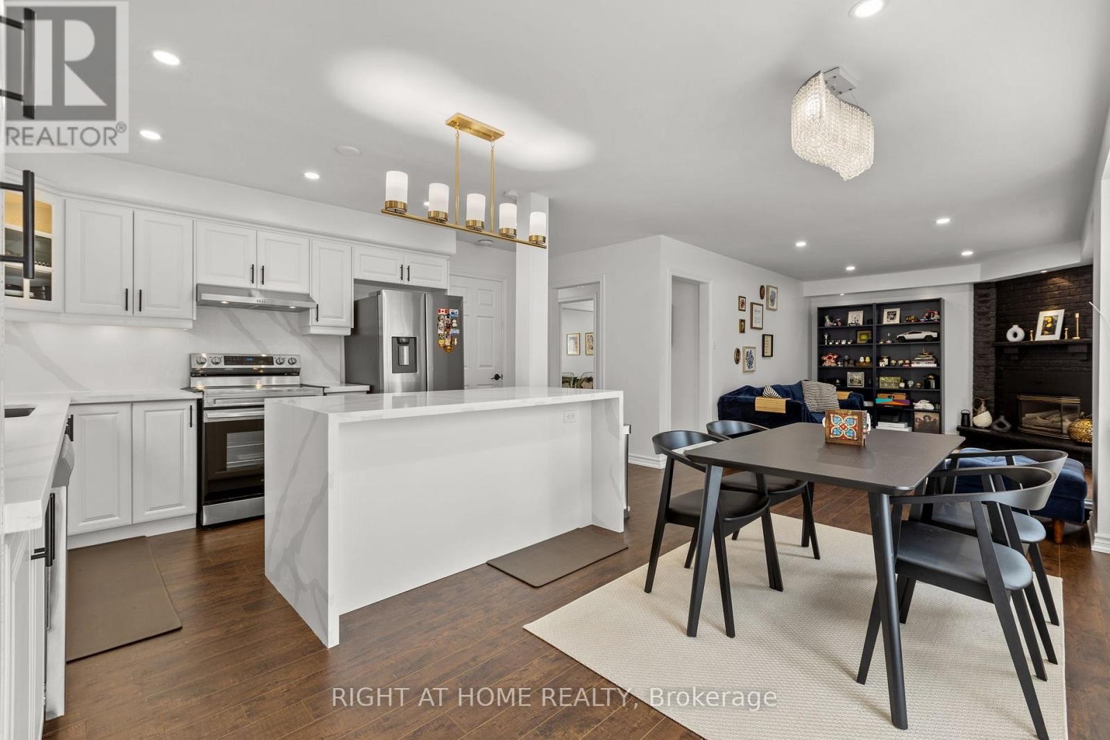 












4 DEENA PLACE

,
Markham (Middlefield),




Ontario
L3S3C6

