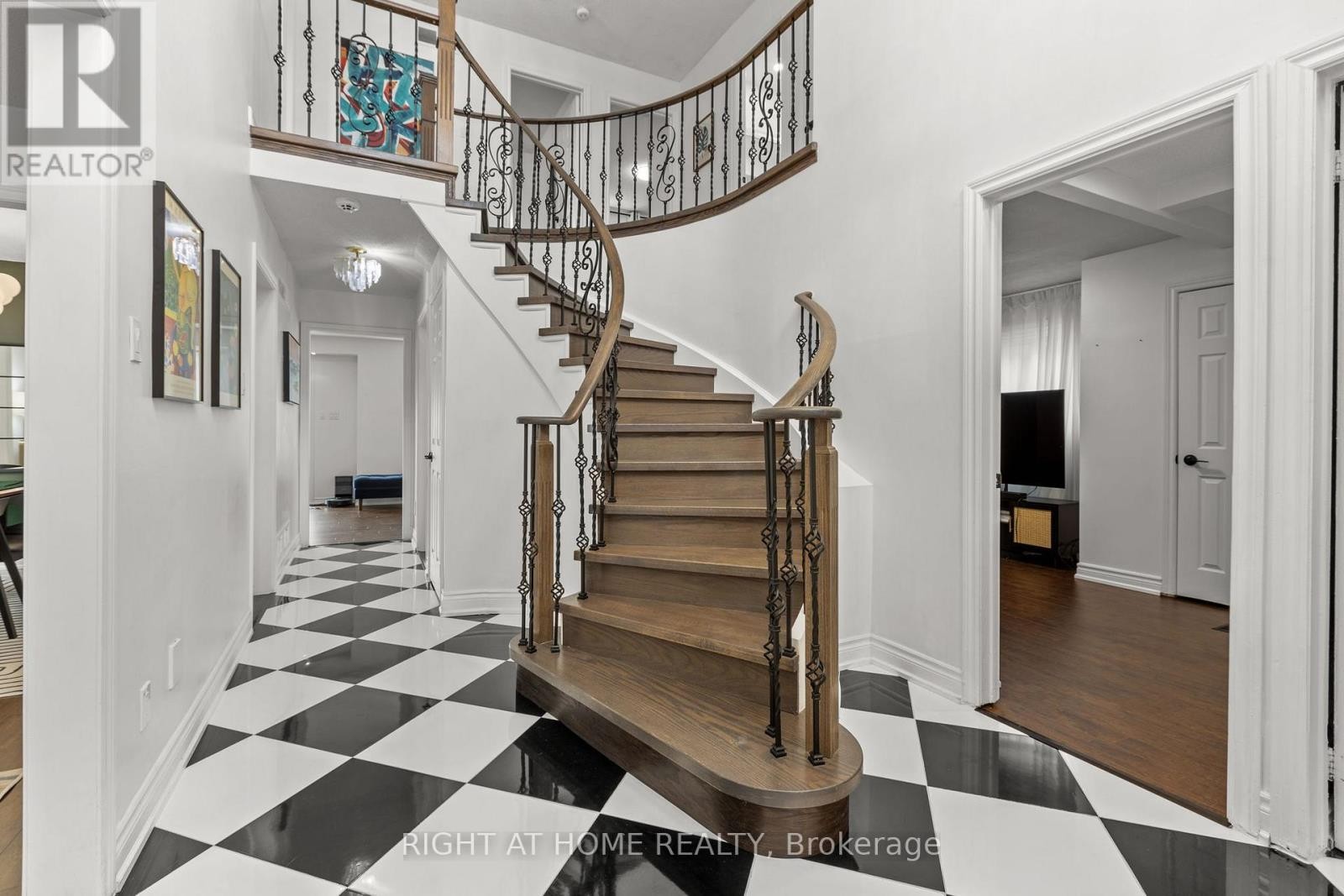 












4 DEENA PLACE

,
Markham (Middlefield),




Ontario
L3S3C6


