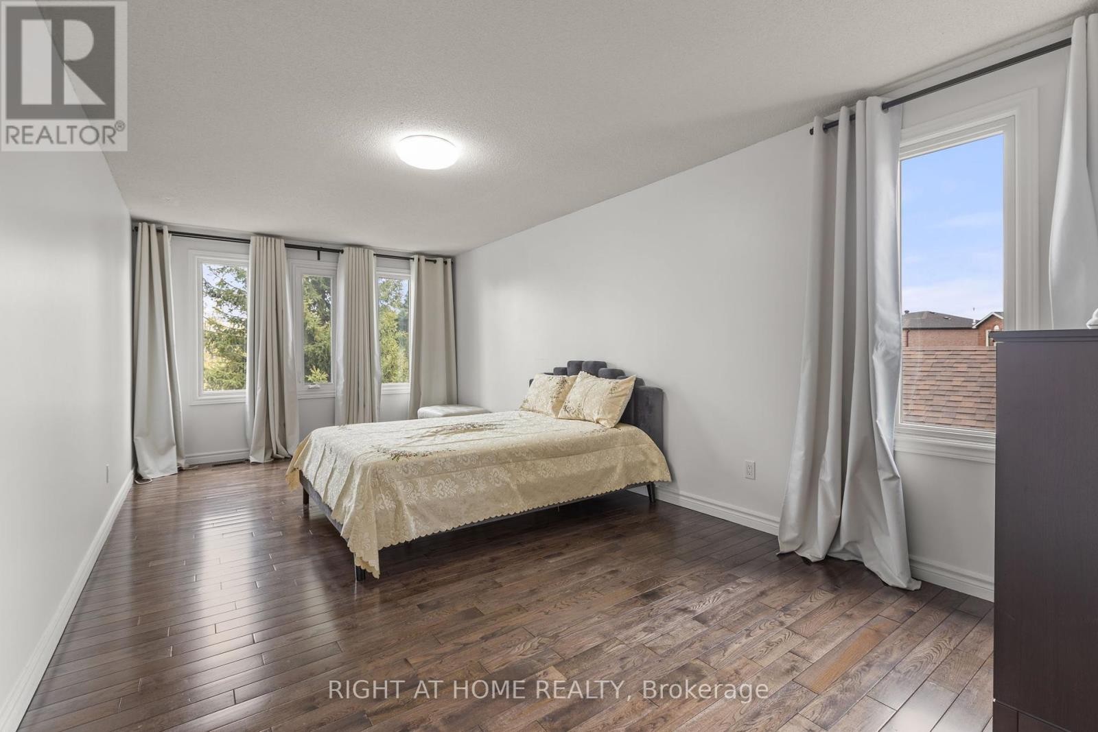 












4 DEENA PLACE

,
Markham (Middlefield),




Ontario
L3S3C6

