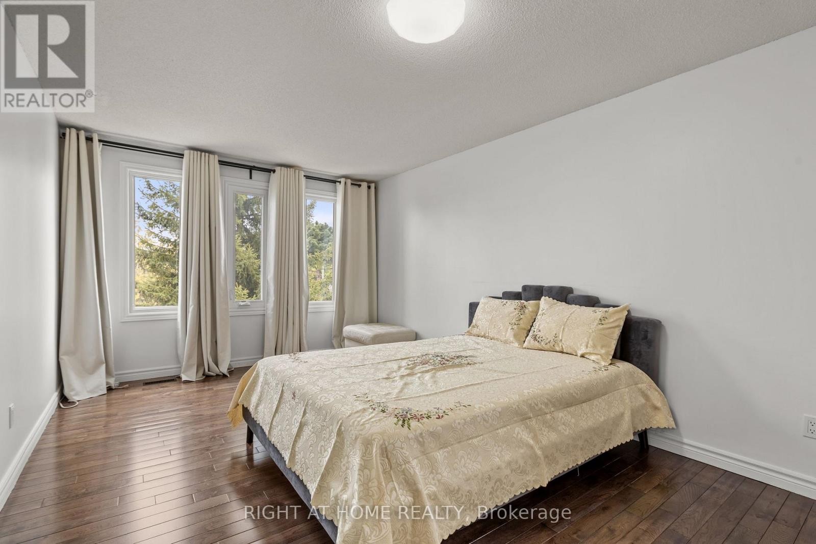 












4 DEENA PLACE

,
Markham (Middlefield),




Ontario
L3S3C6


