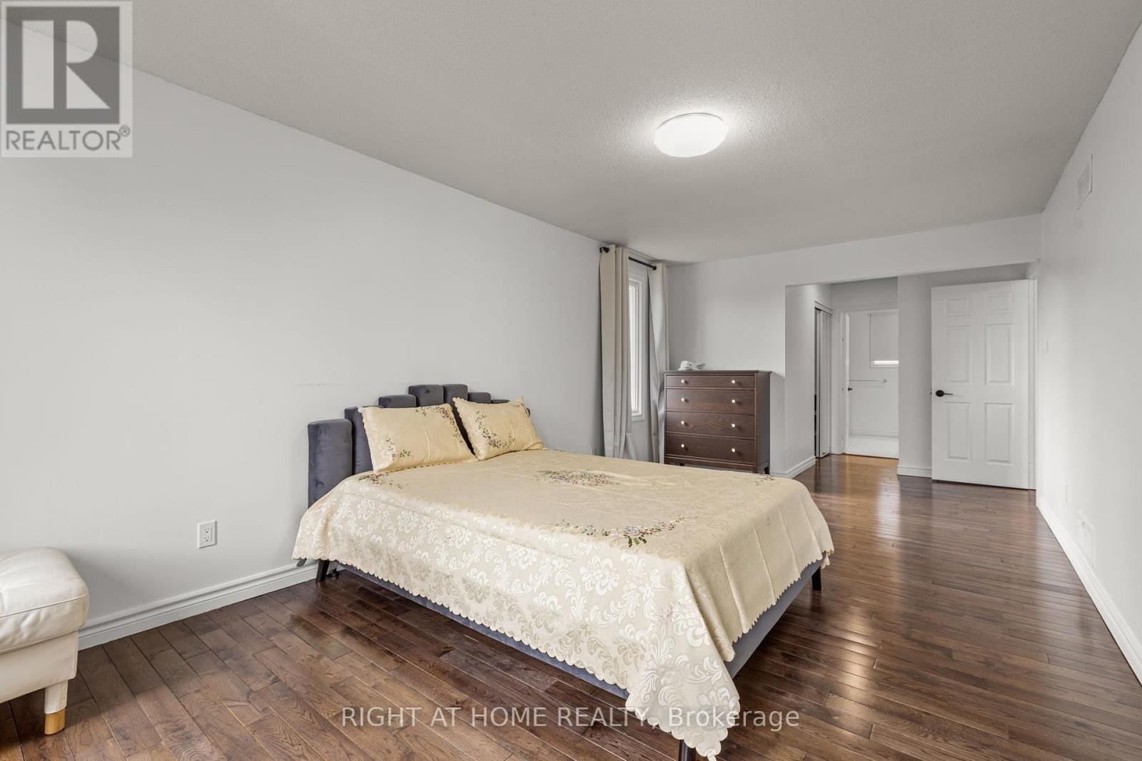 












4 DEENA PLACE

,
Markham (Middlefield),




Ontario
L3S3C6

