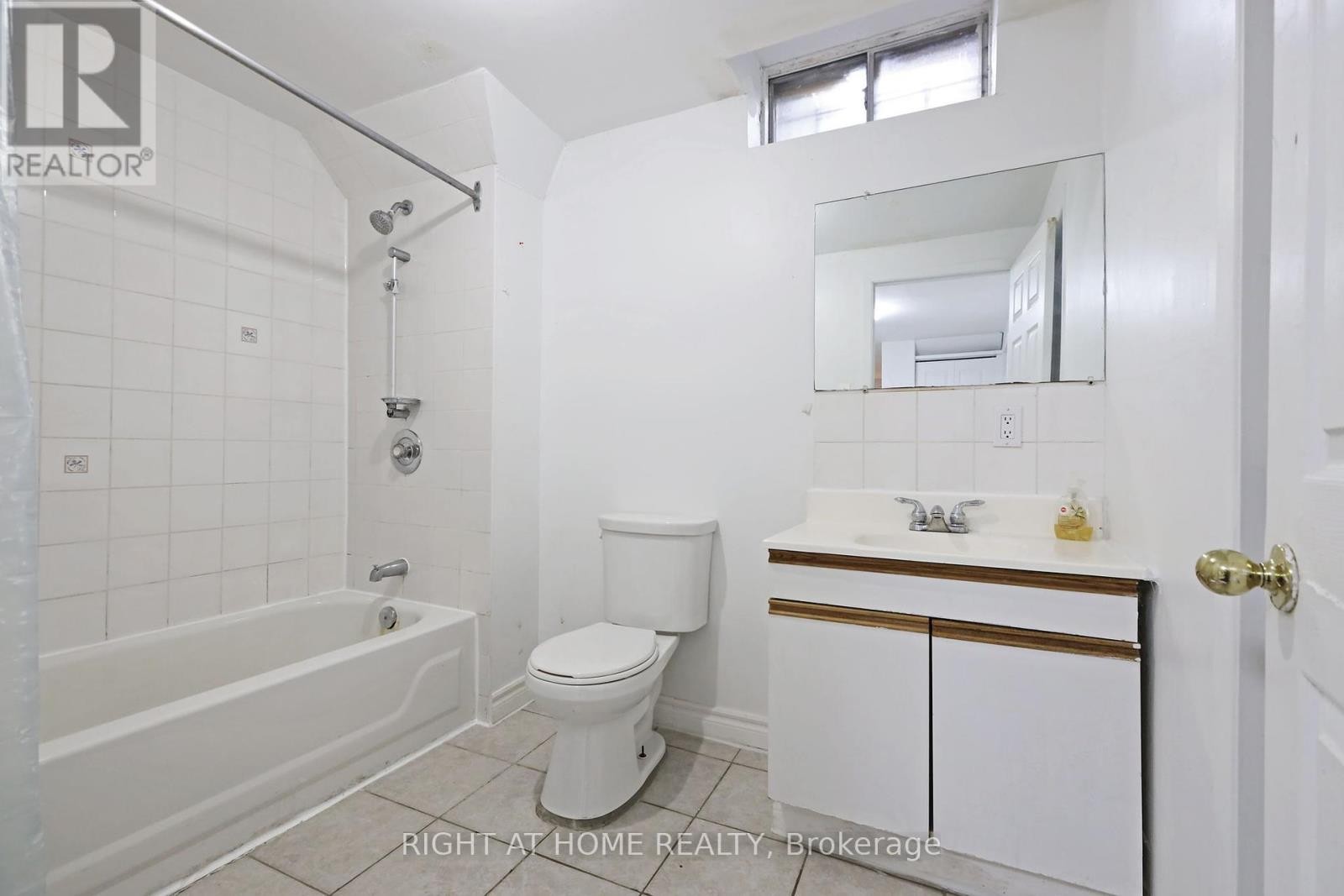 












4 DEENA PLACE

,
Markham (Middlefield),




Ontario
L3S3C6

