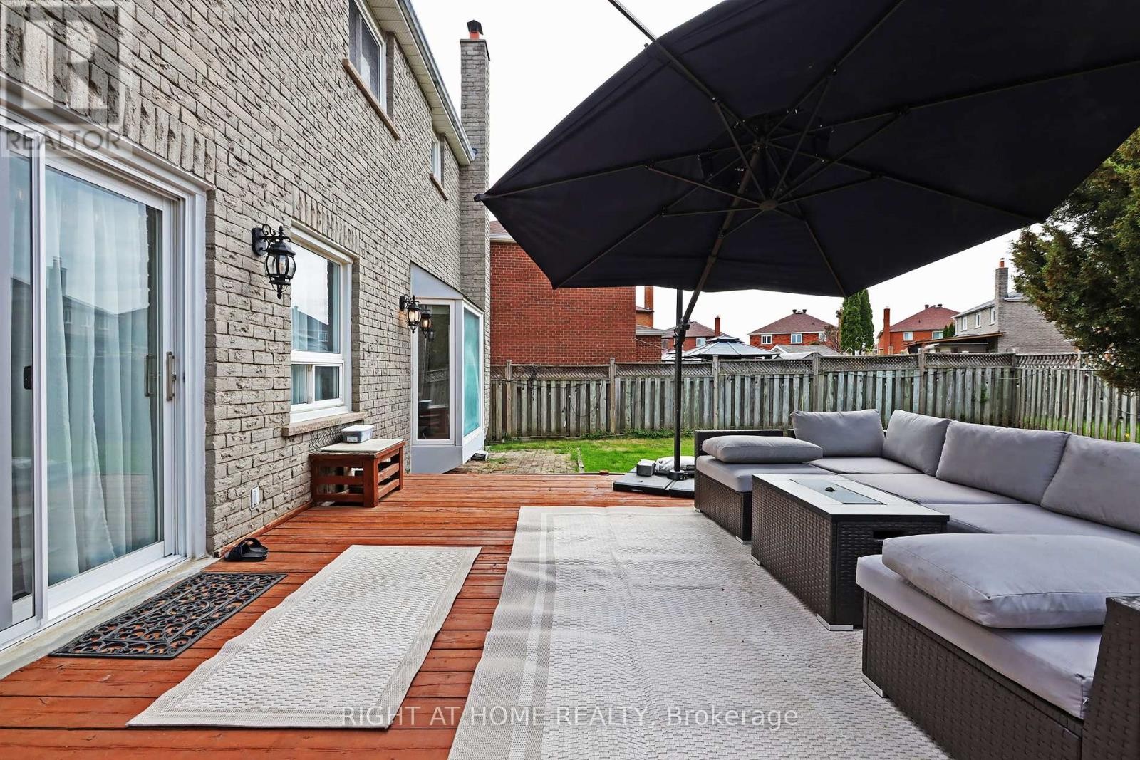 












4 DEENA PLACE

,
Markham (Middlefield),




Ontario
L3S3C6

