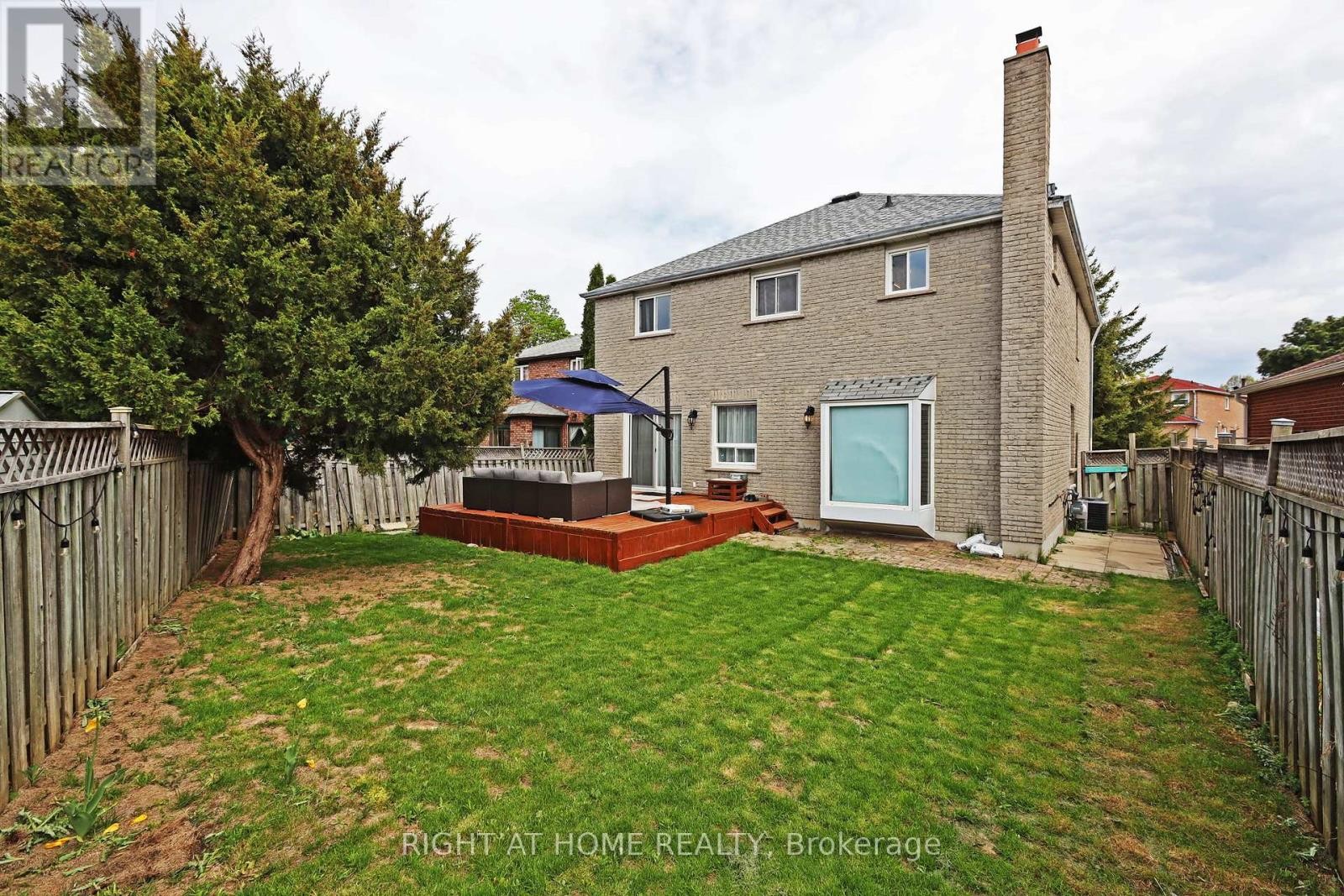 












4 DEENA PLACE

,
Markham (Middlefield),




Ontario
L3S3C6

