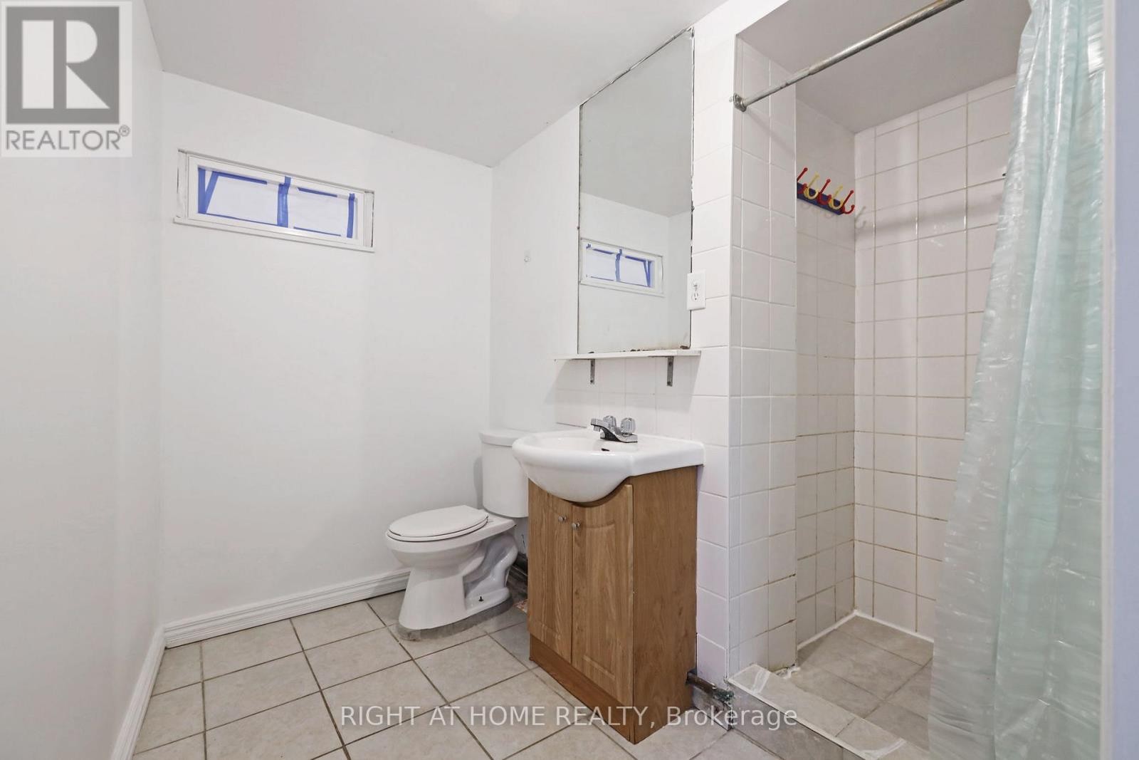 












4 DEENA PLACE

,
Markham (Middlefield),




Ontario
L3S3C6

