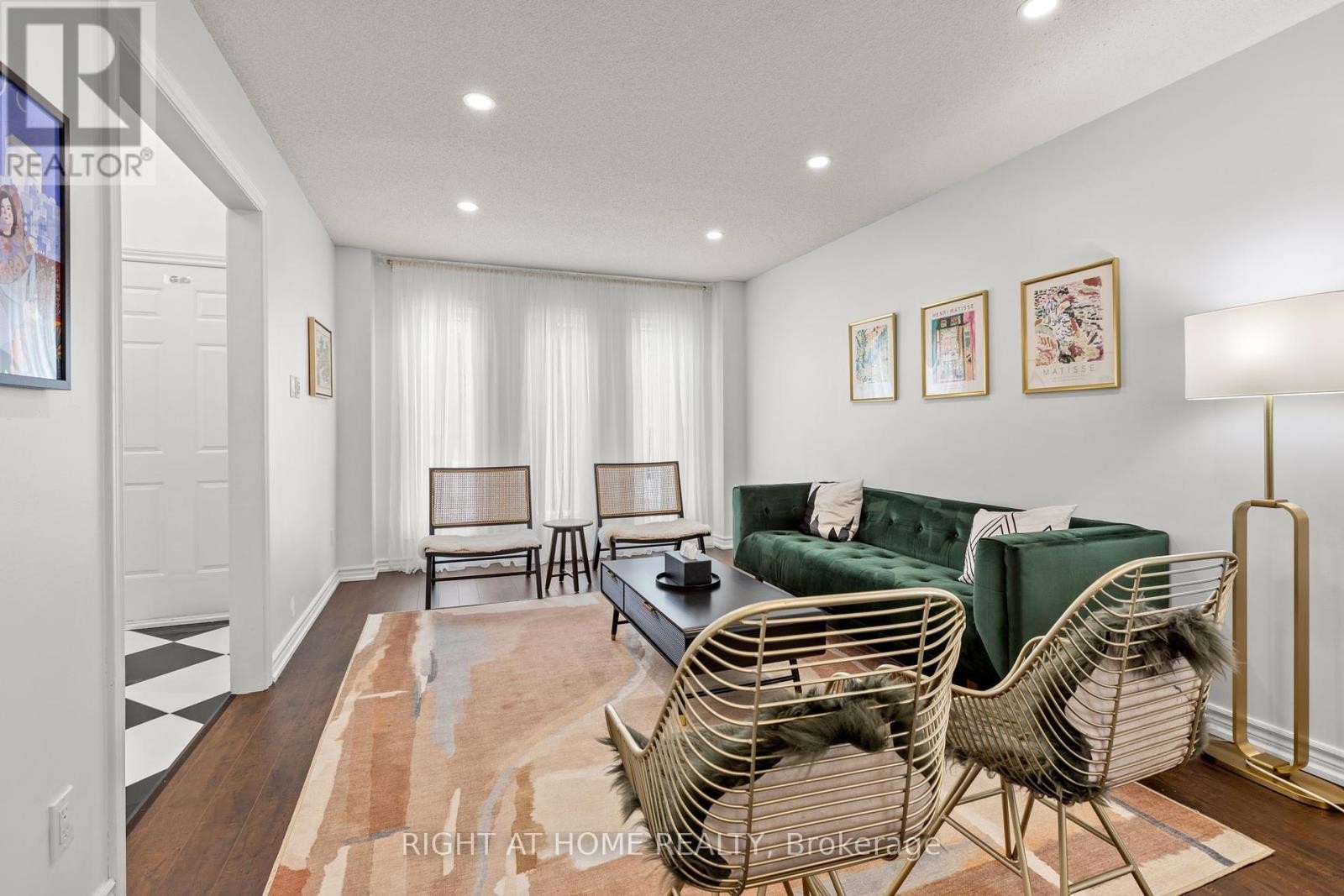 












4 DEENA PLACE

,
Markham (Middlefield),




Ontario
L3S3C6

