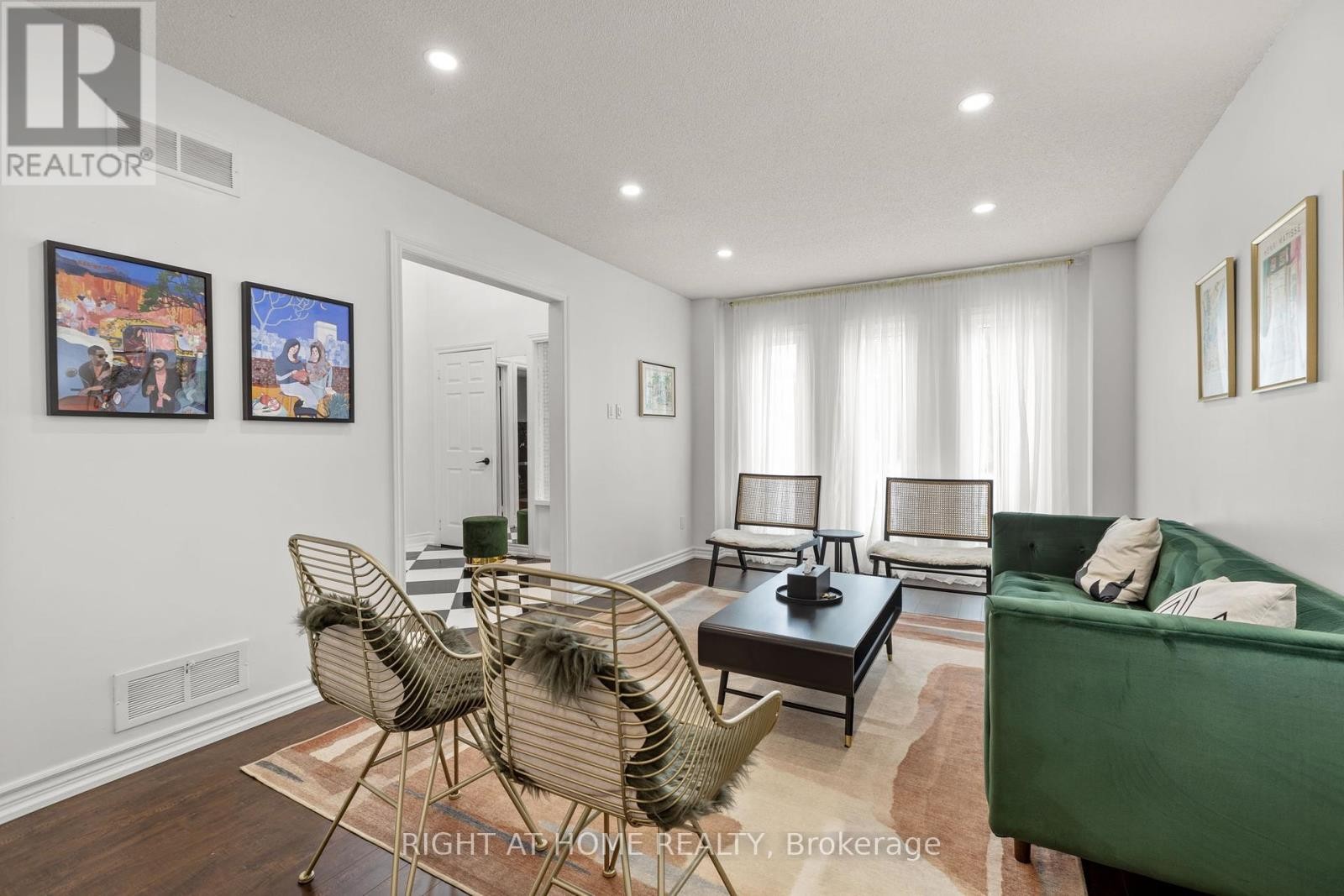 












4 DEENA PLACE

,
Markham (Middlefield),




Ontario
L3S3C6

