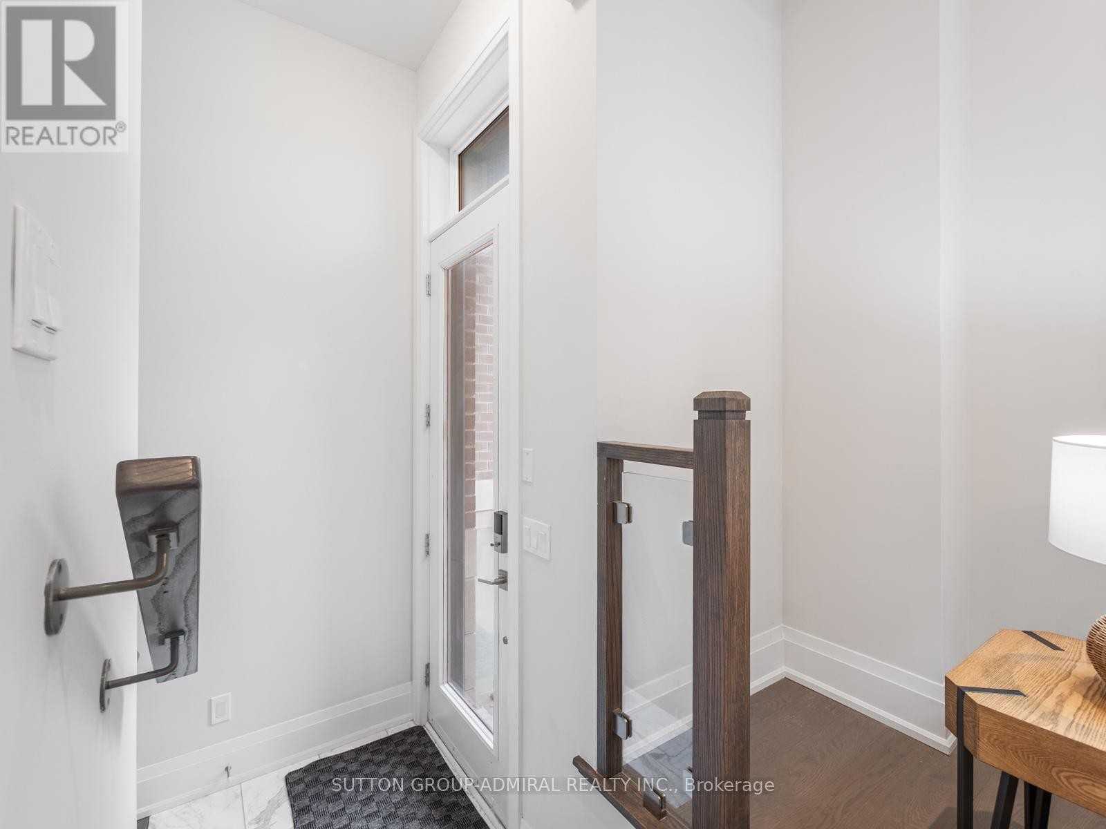 












893 CLARK AVENUE W

,
Vaughan (Brownridge),




Ontario
L4J0K6

