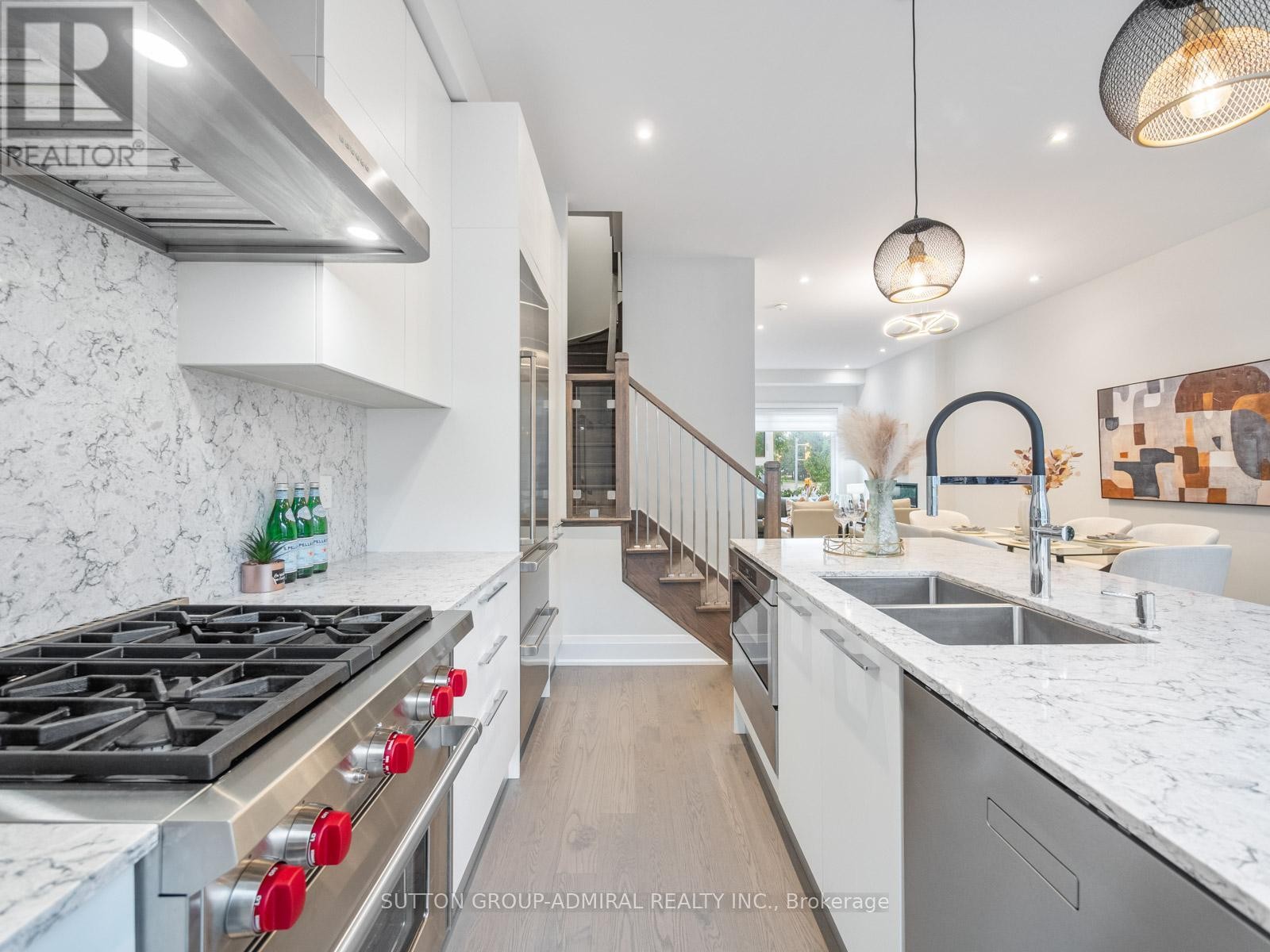 












893 CLARK AVENUE W

,
Vaughan (Brownridge),




Ontario
L4J0K6

