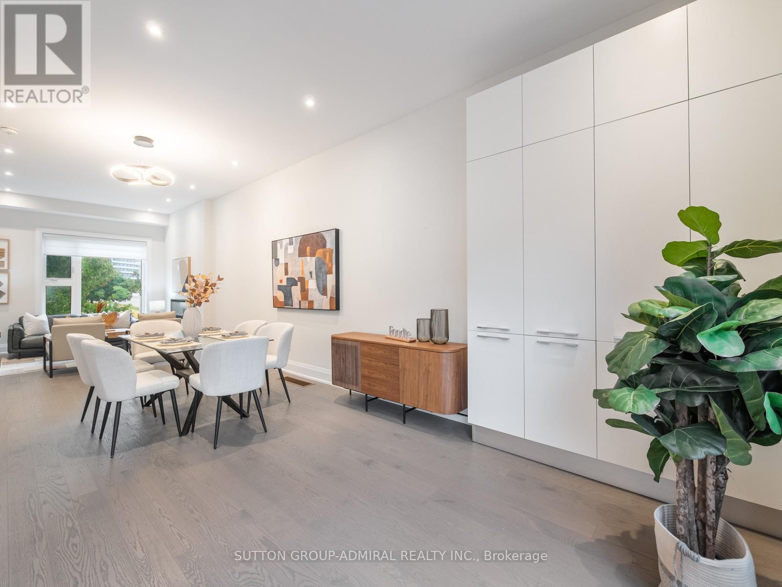 












893 CLARK AVENUE W

,
Vaughan (Brownridge),




Ontario
L4J0K6

