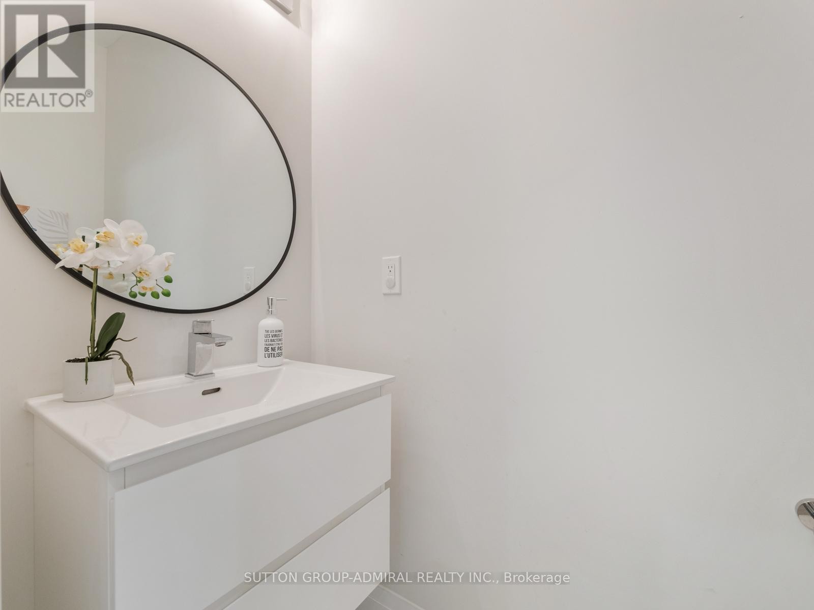 












893 CLARK AVENUE W

,
Vaughan (Brownridge),




Ontario
L4J0K6

