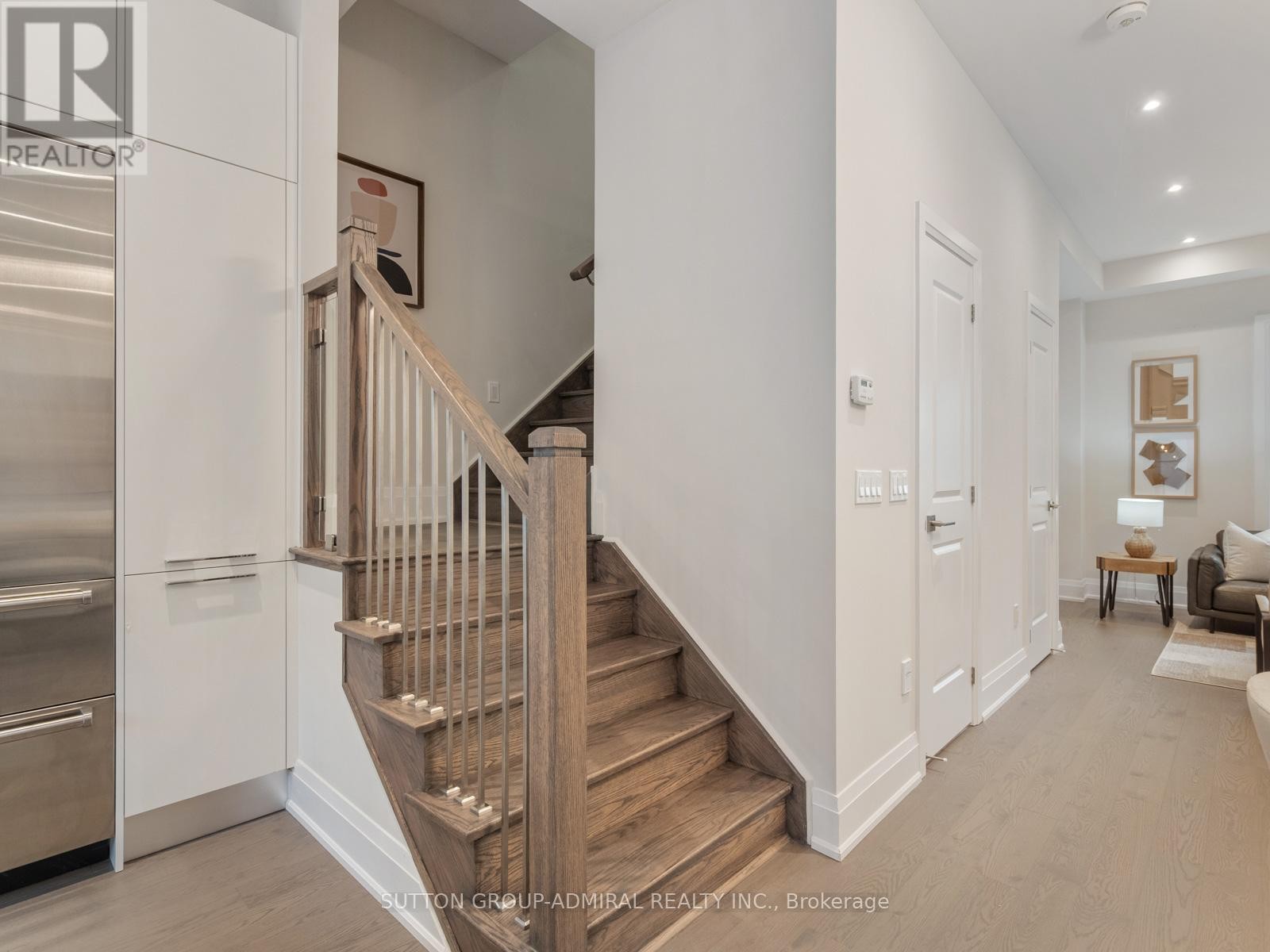 












893 CLARK AVENUE W

,
Vaughan (Brownridge),




Ontario
L4J0K6

