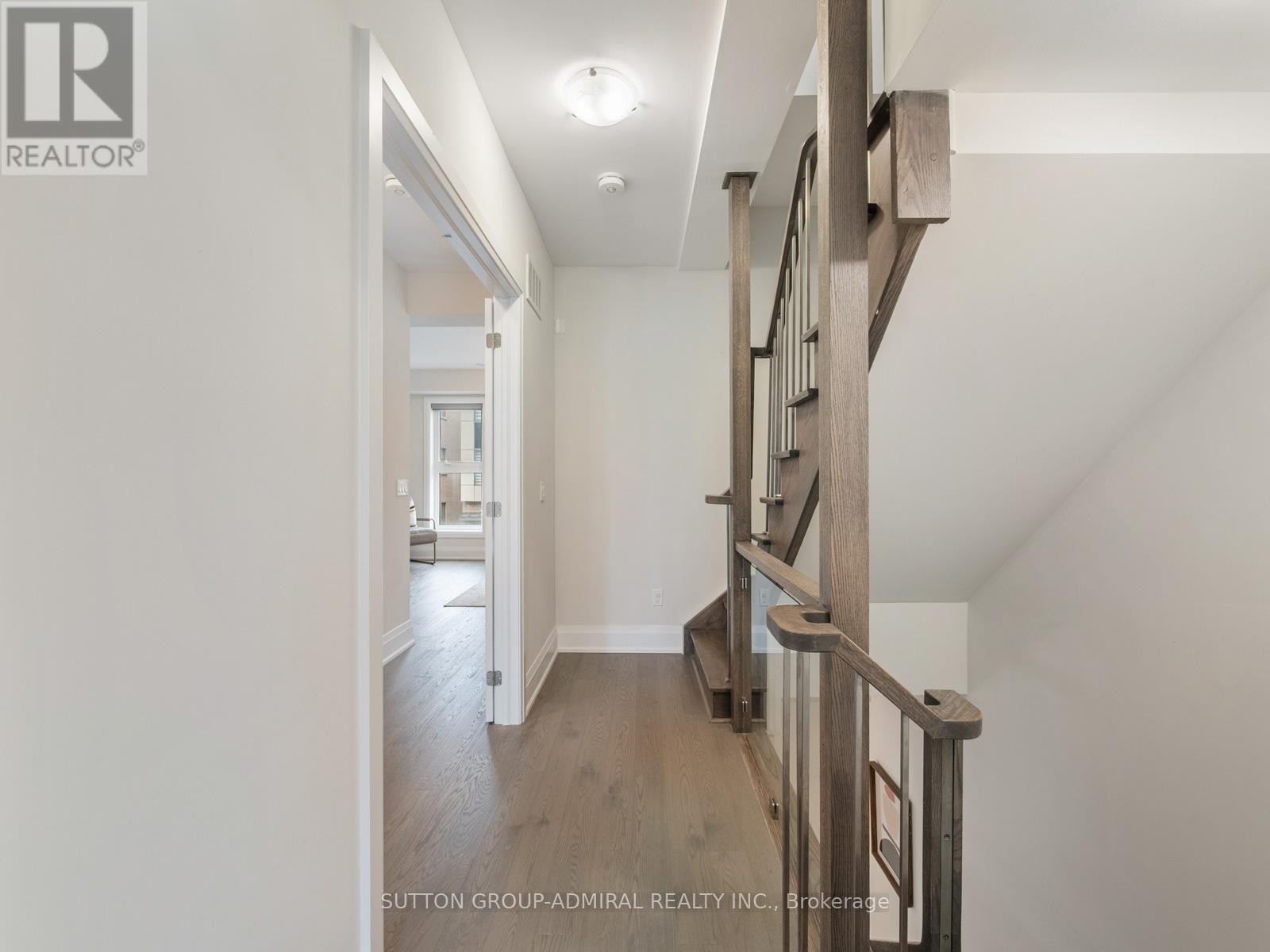 












893 CLARK AVENUE W

,
Vaughan (Brownridge),




Ontario
L4J0K6

