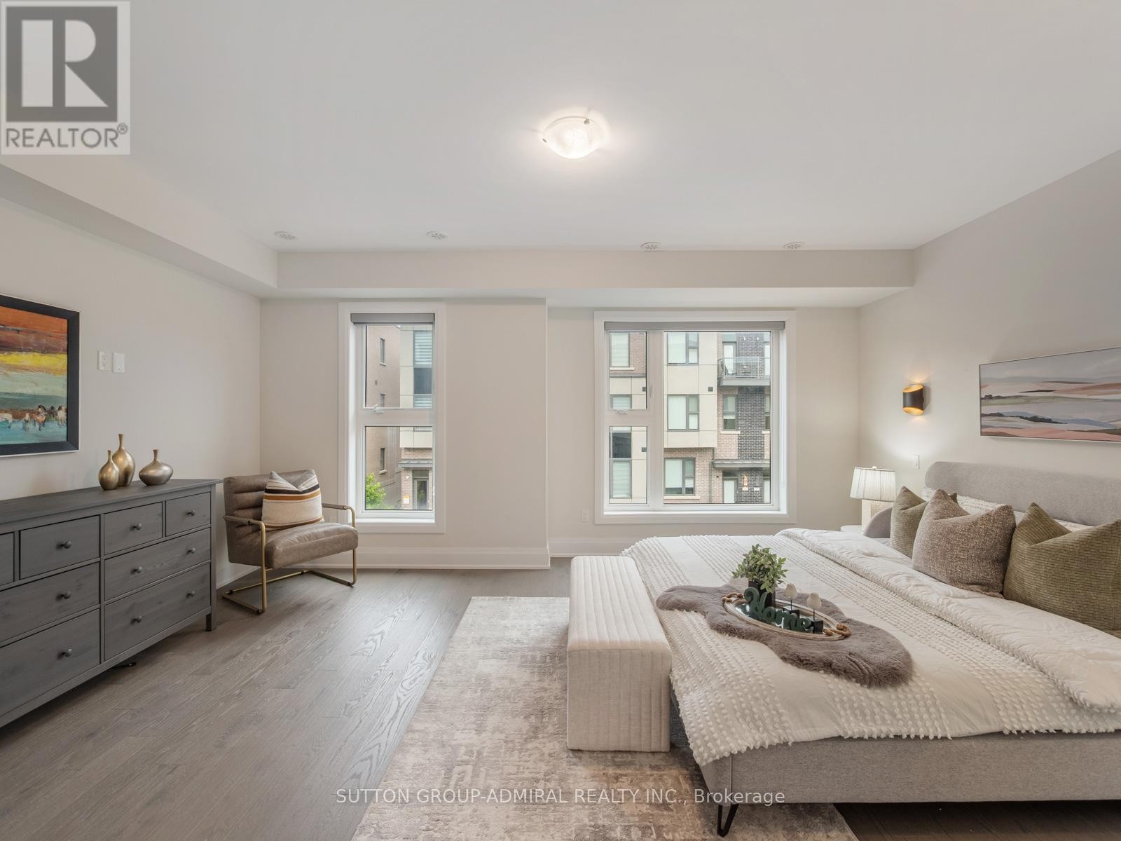 












893 CLARK AVENUE W

,
Vaughan (Brownridge),




Ontario
L4J0K6

