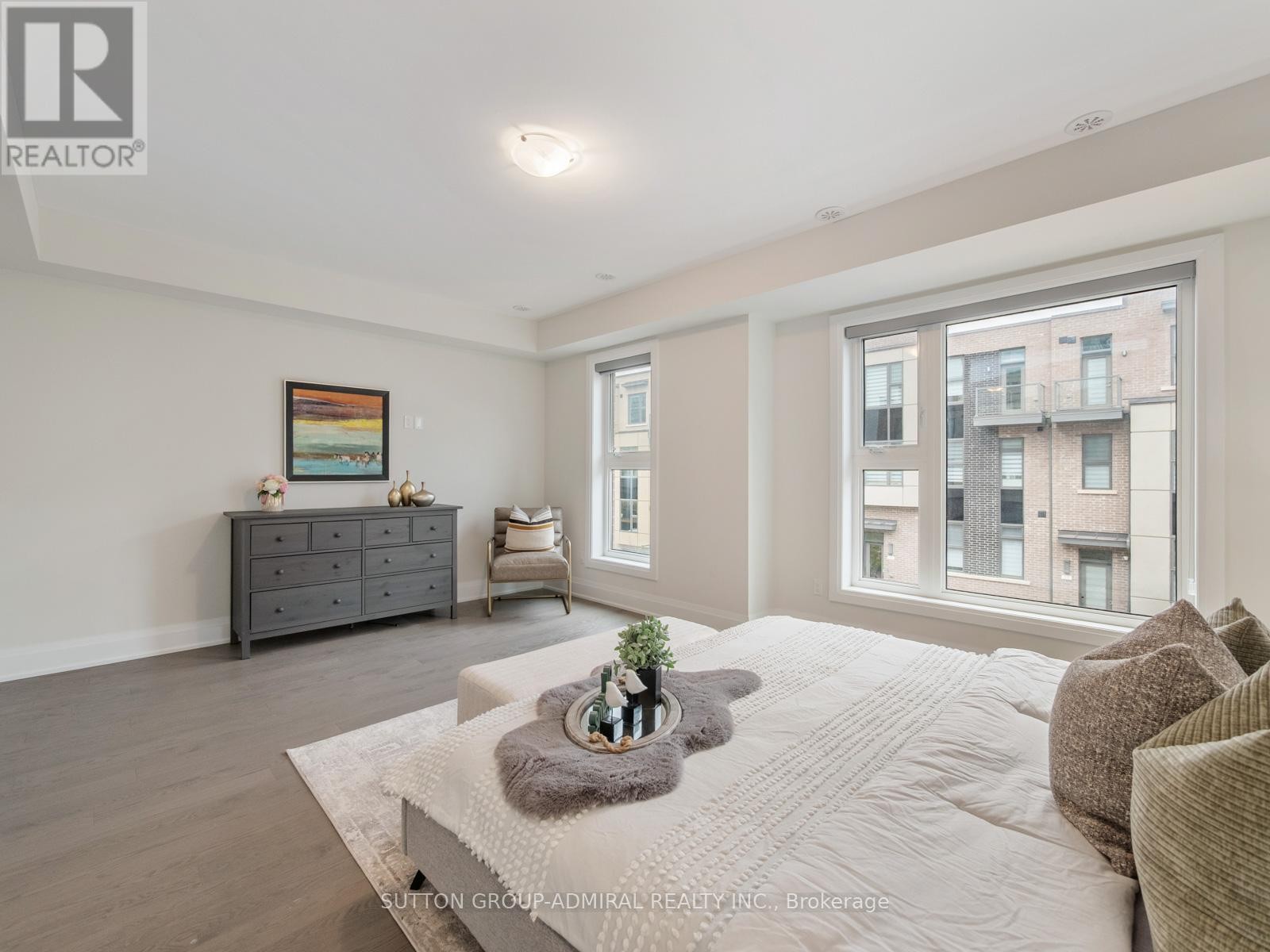












893 CLARK AVENUE W

,
Vaughan (Brownridge),




Ontario
L4J0K6


