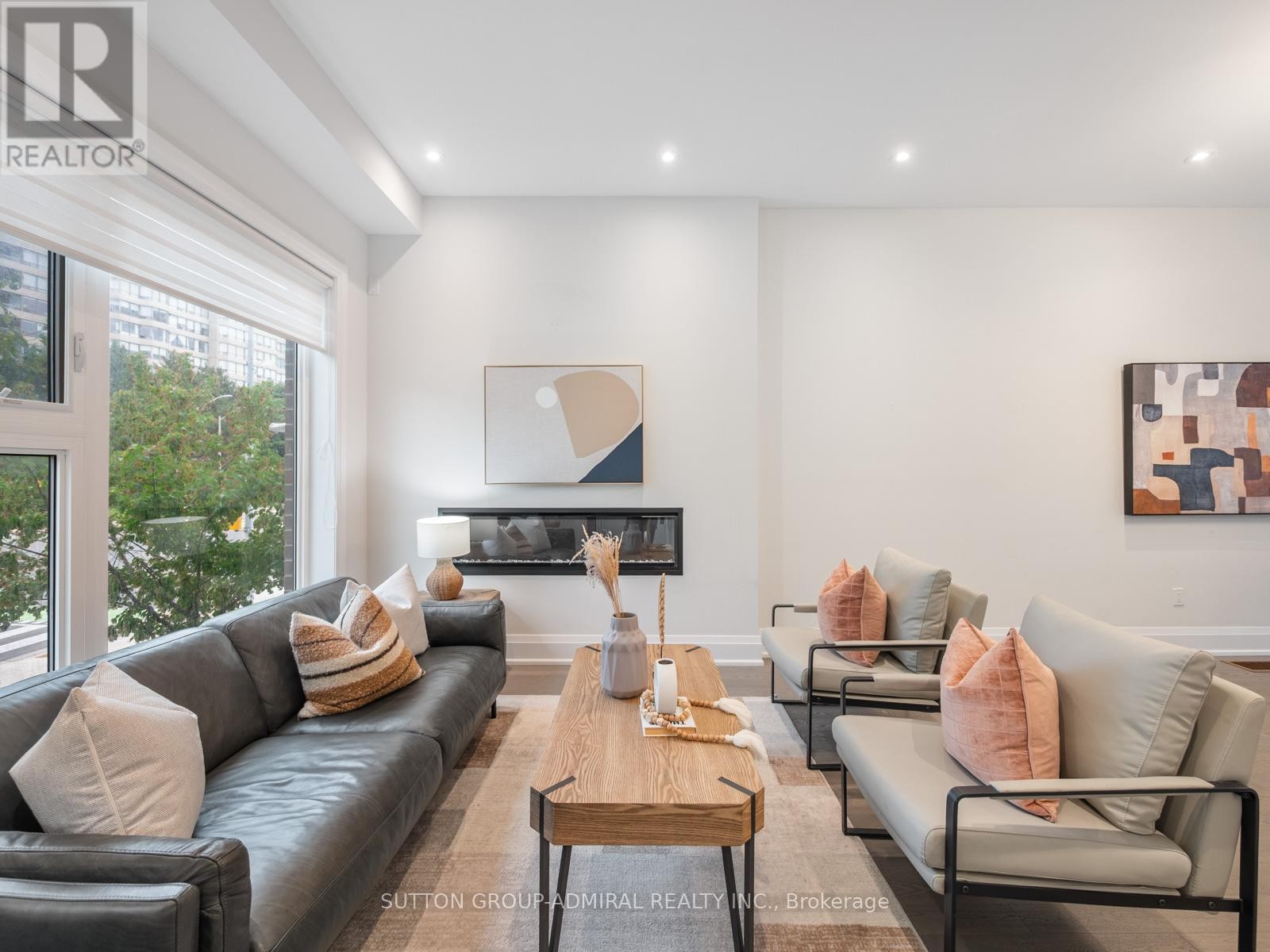 












893 CLARK AVENUE W

,
Vaughan (Brownridge),




Ontario
L4J0K6

