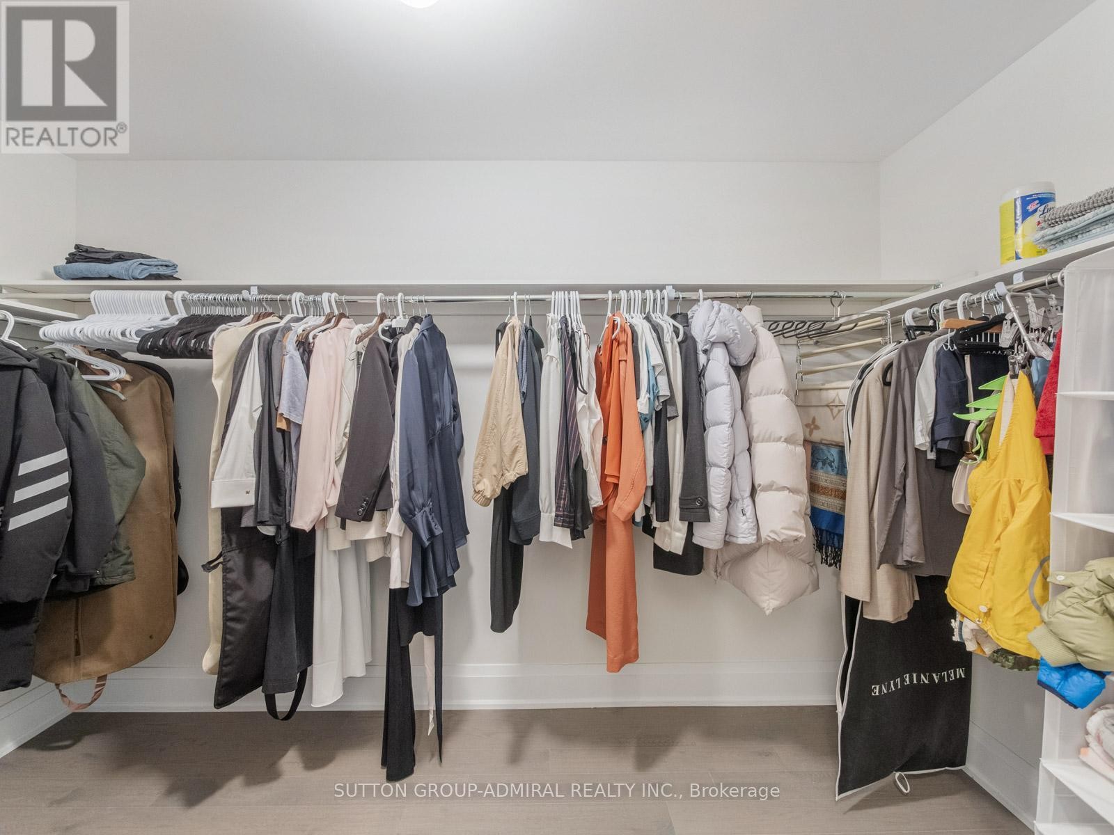 












893 CLARK AVENUE W

,
Vaughan (Brownridge),




Ontario
L4J0K6

